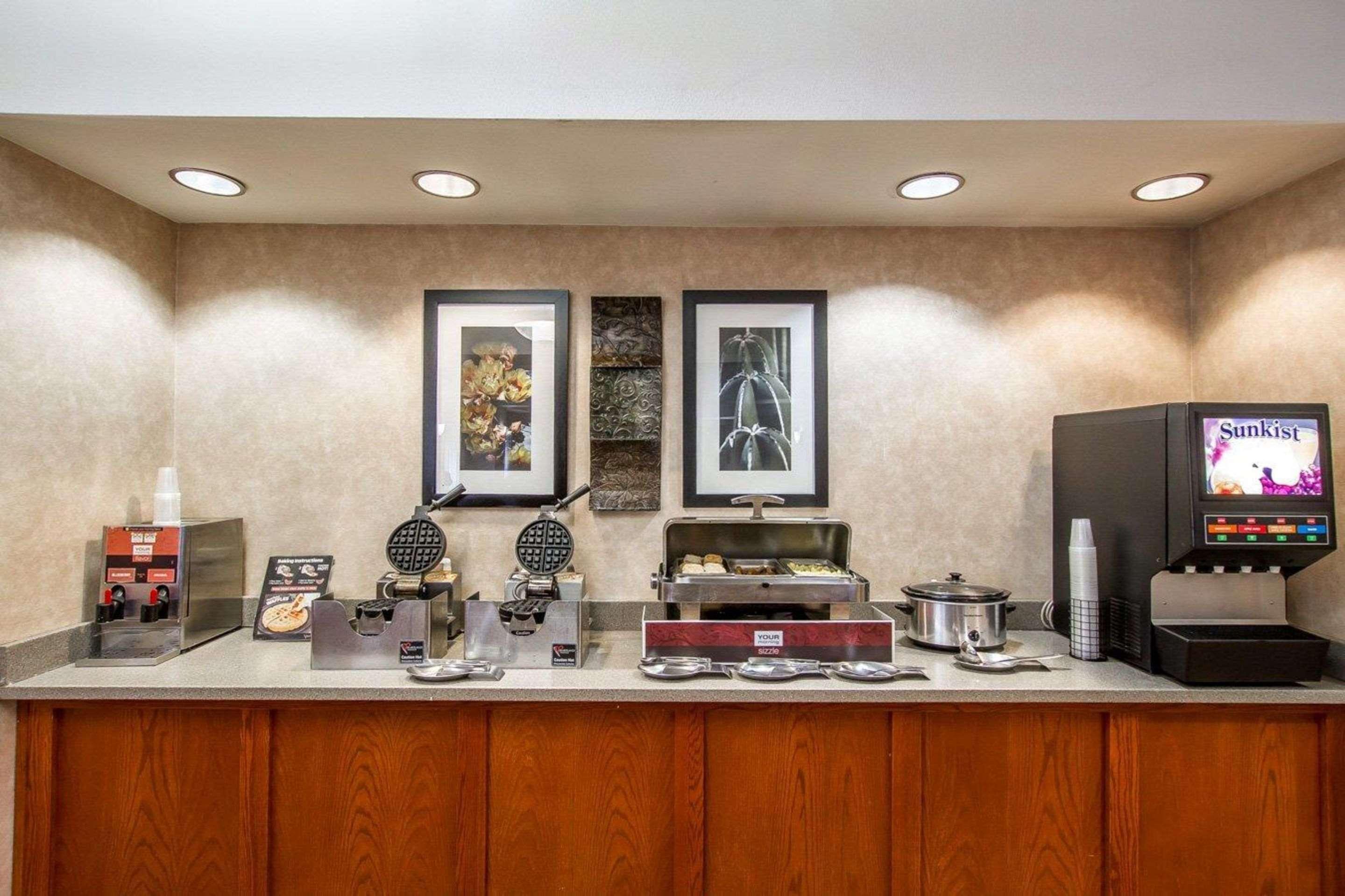 Comfort I-10 West At 51st Ave Inn 3*
