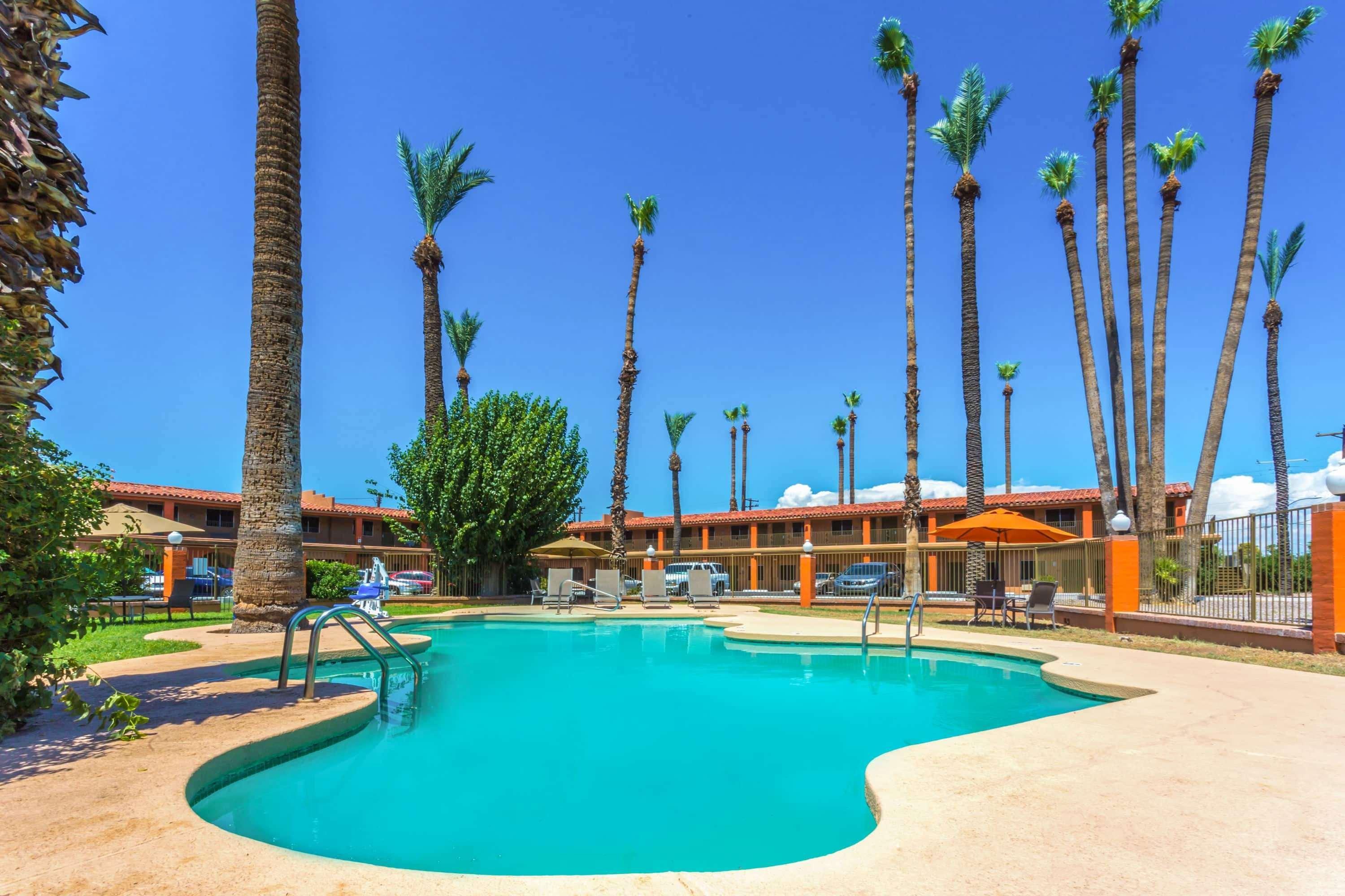Howard Johnson By Wyndham Airport/downtown Area Hotel
