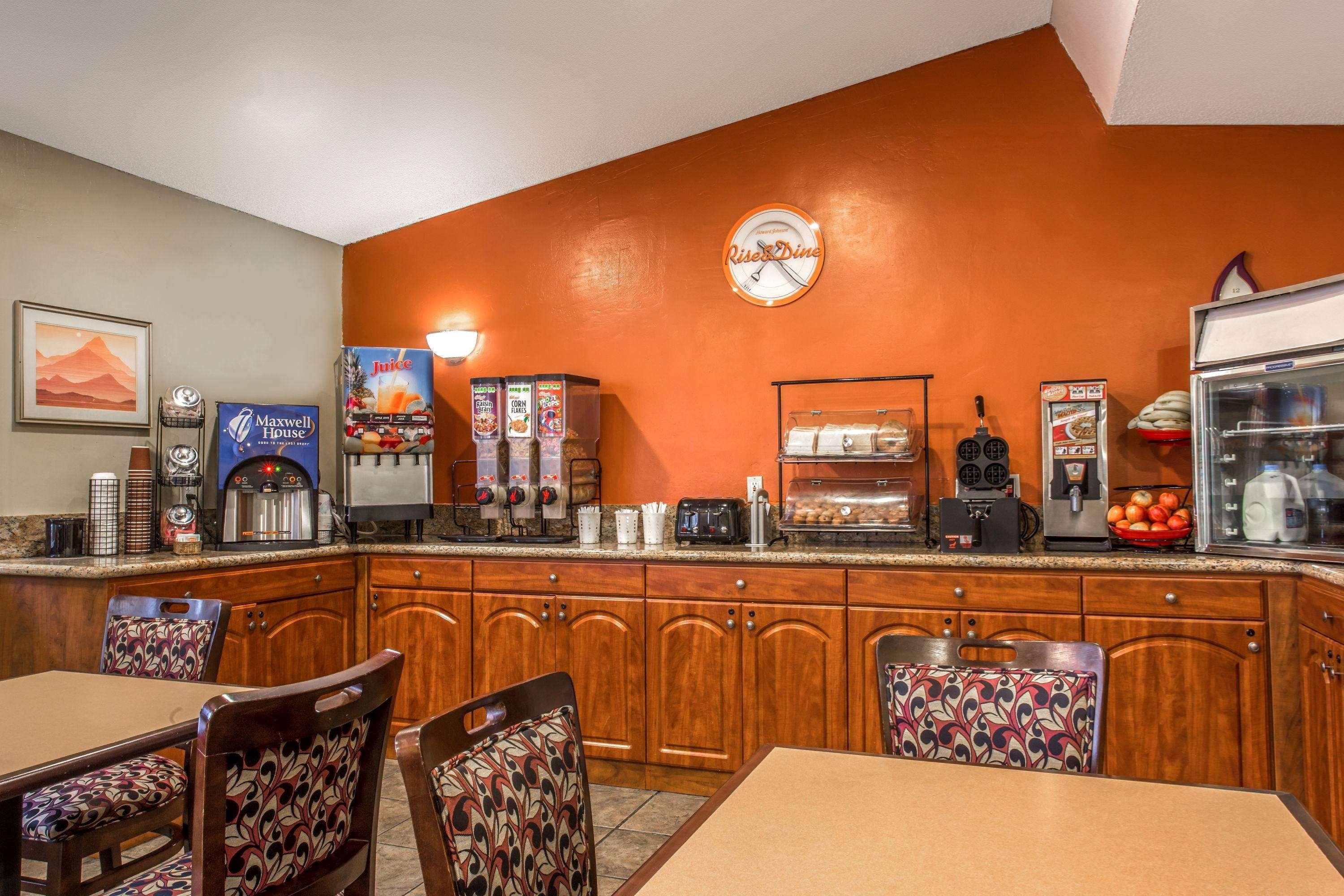 Howard Johnson By Wyndham Airport/downtown Area