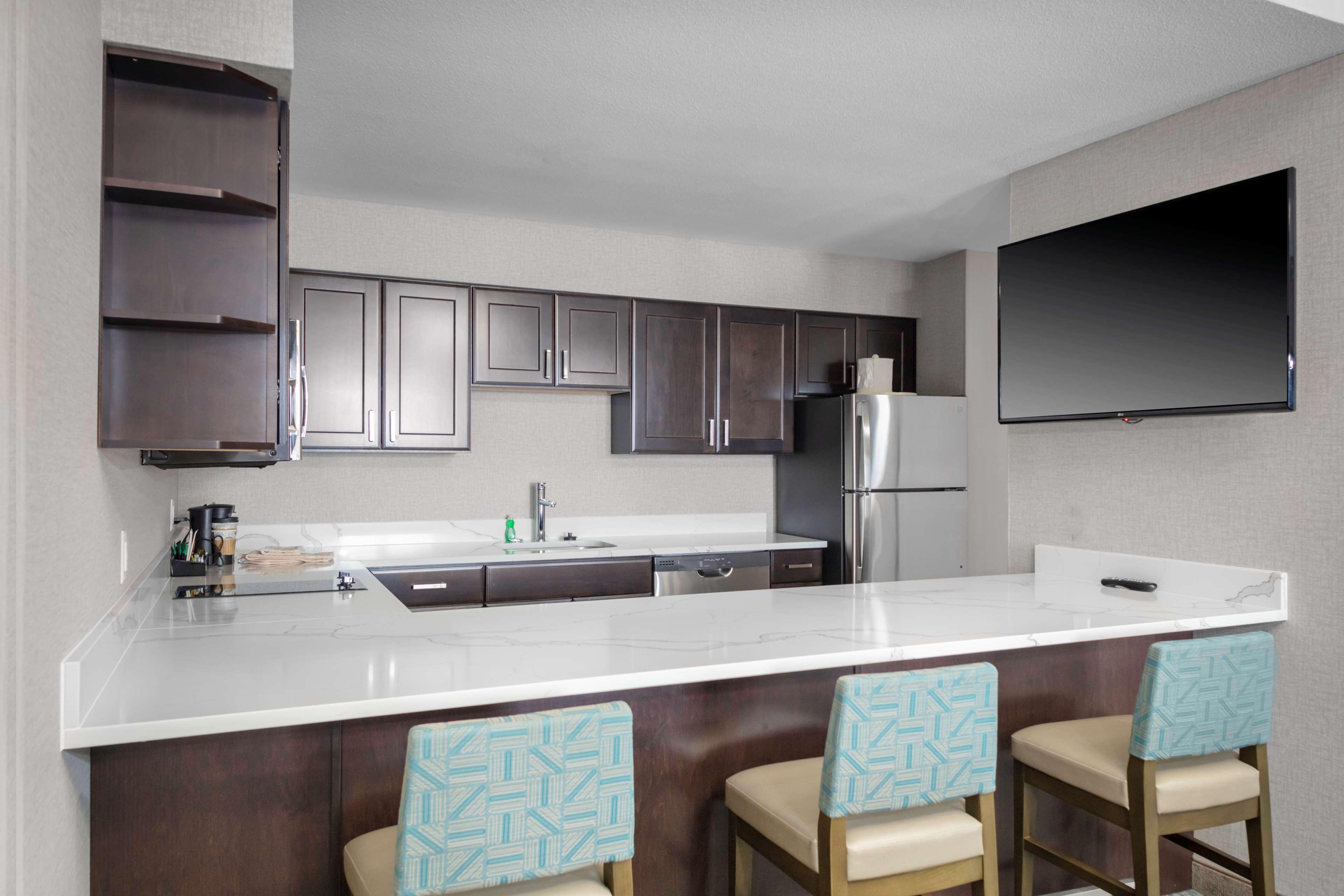 Hotel Homewood By Hilton Airport South 3*