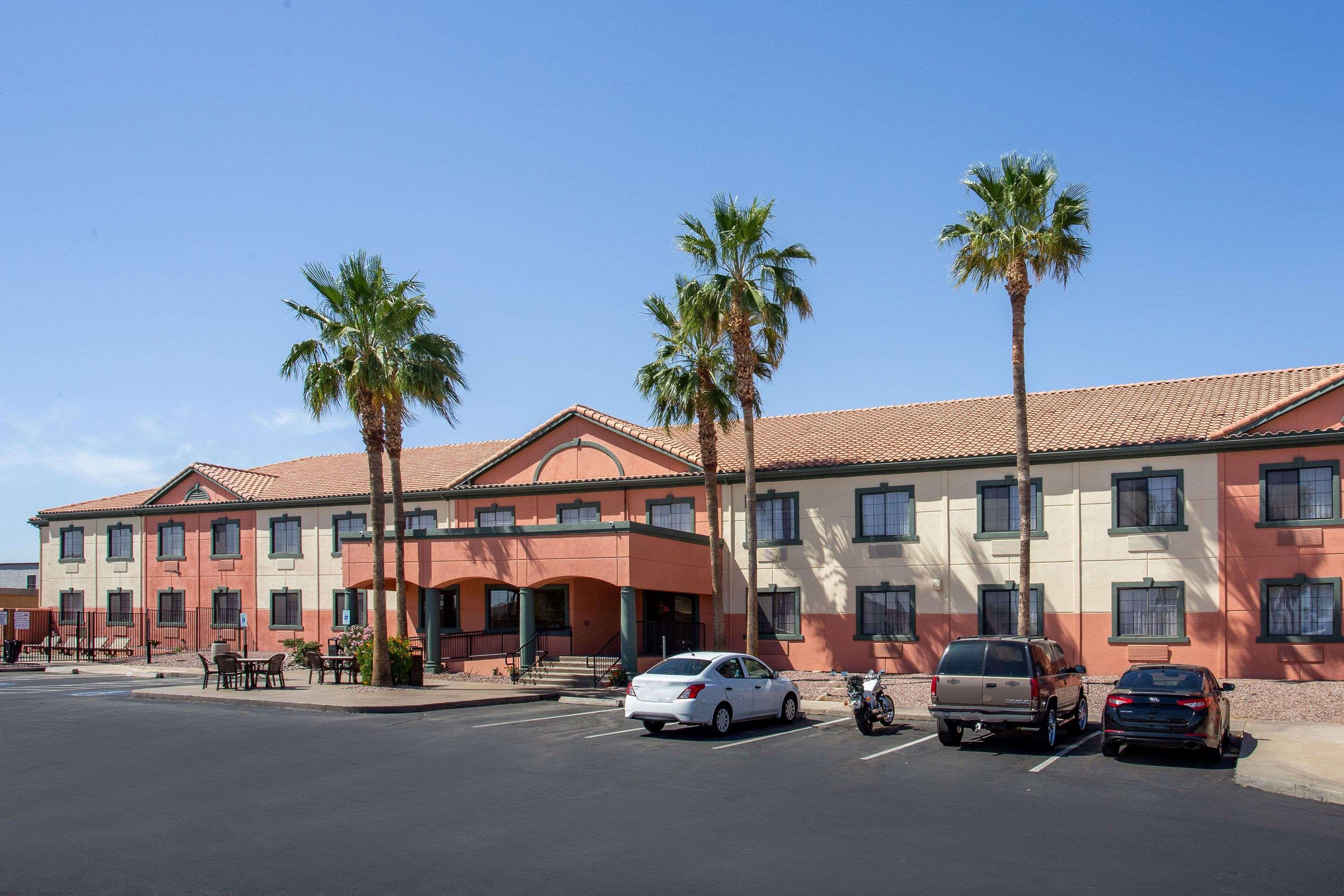 Hotel Baymont By Wyndham I-10 Near 51st Ave Phoenix