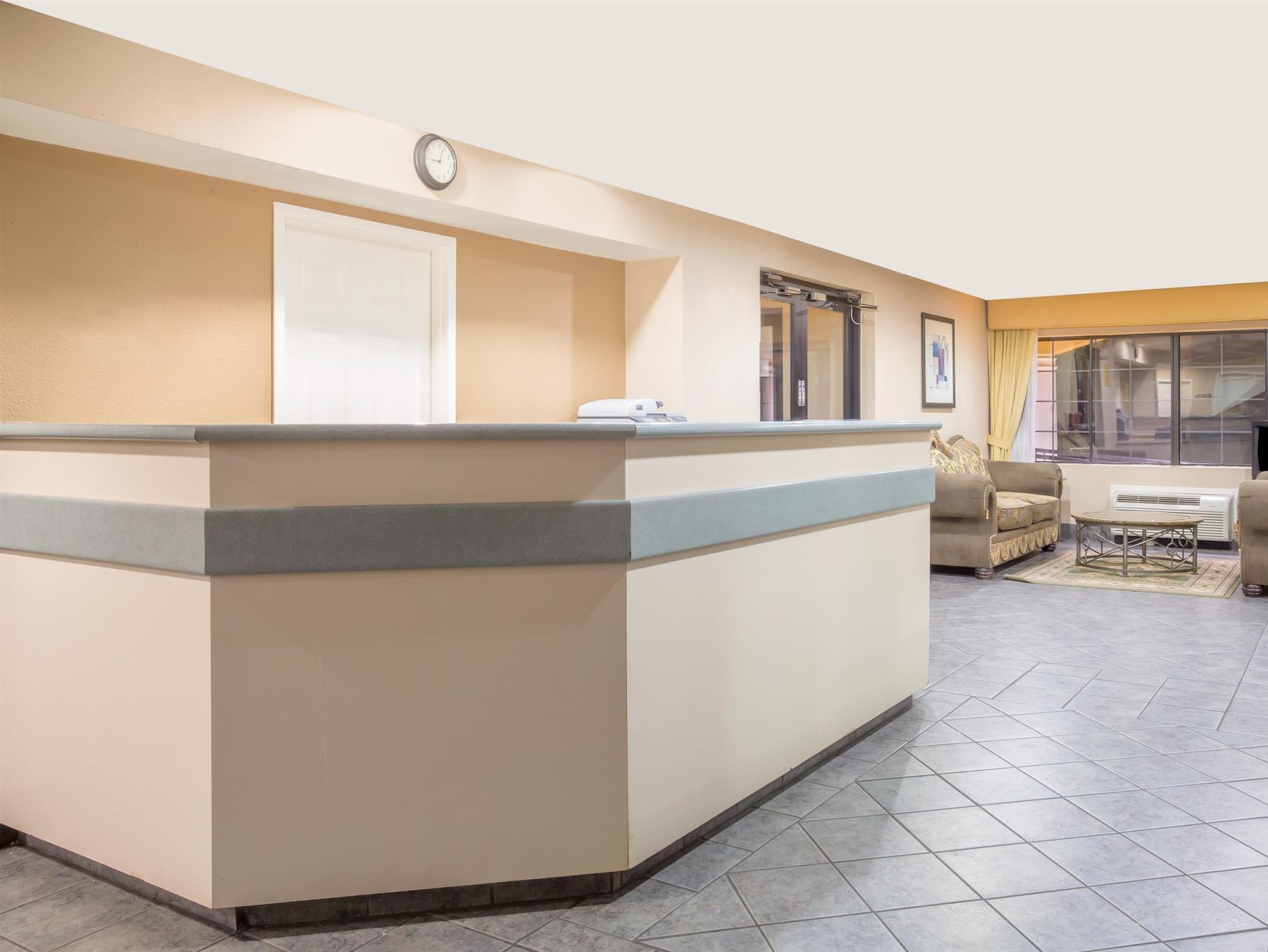 Baymont By Wyndham I-10 Near 51st Ave Hotel 2*