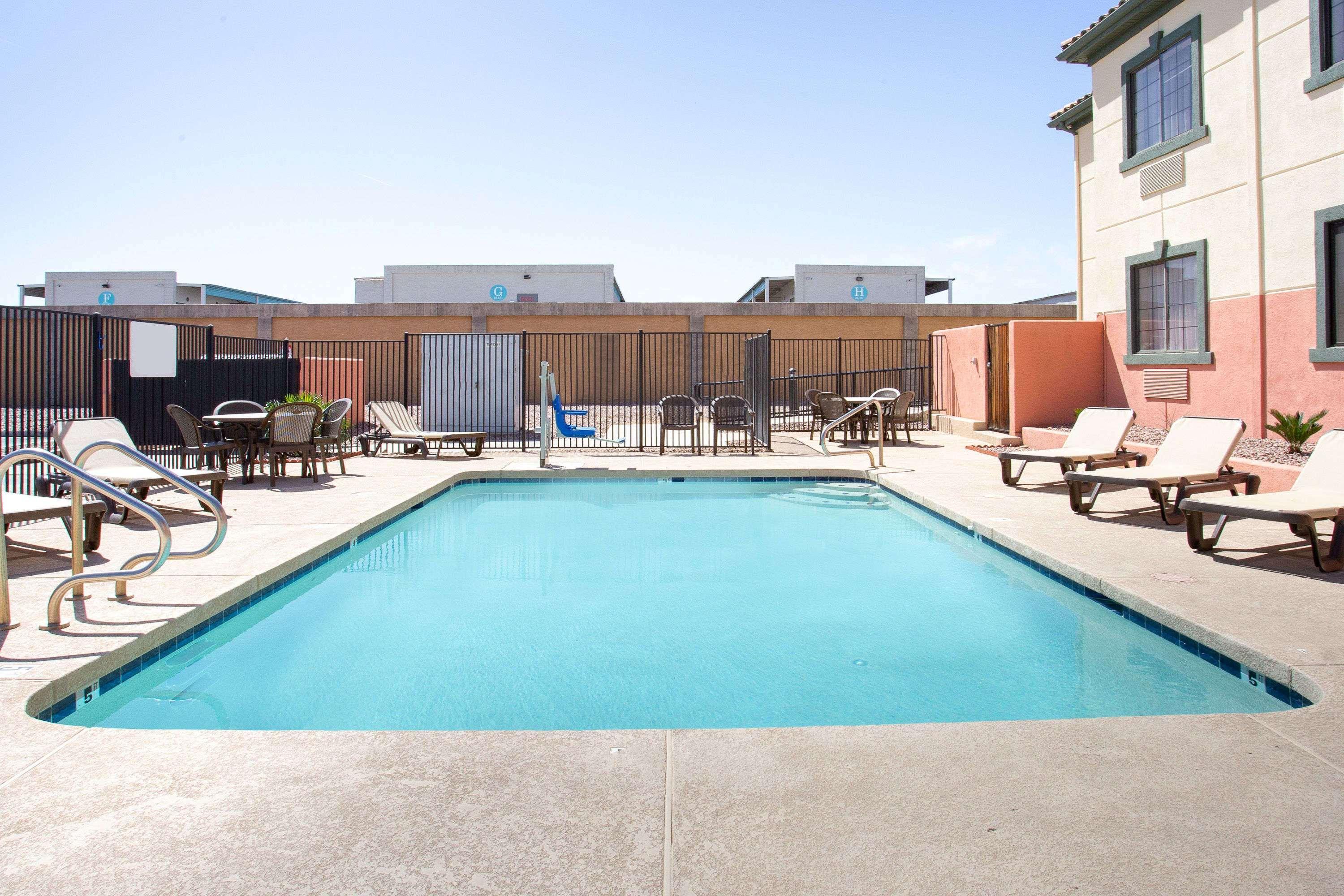 Baymont By Wyndham I-10 Near 51st Ave 2*