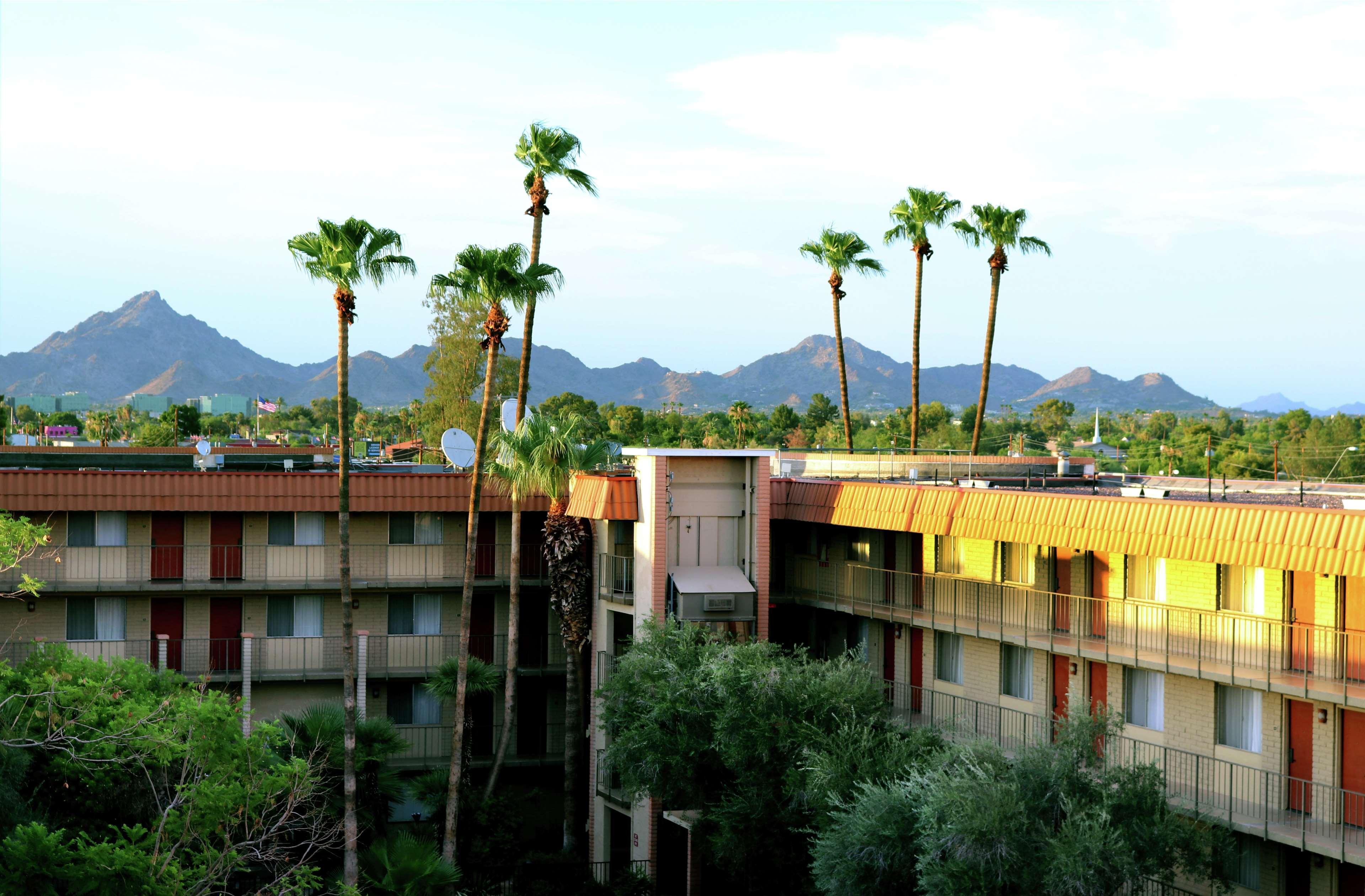 6 Phoenix, Az - Sky Harbor Hotel