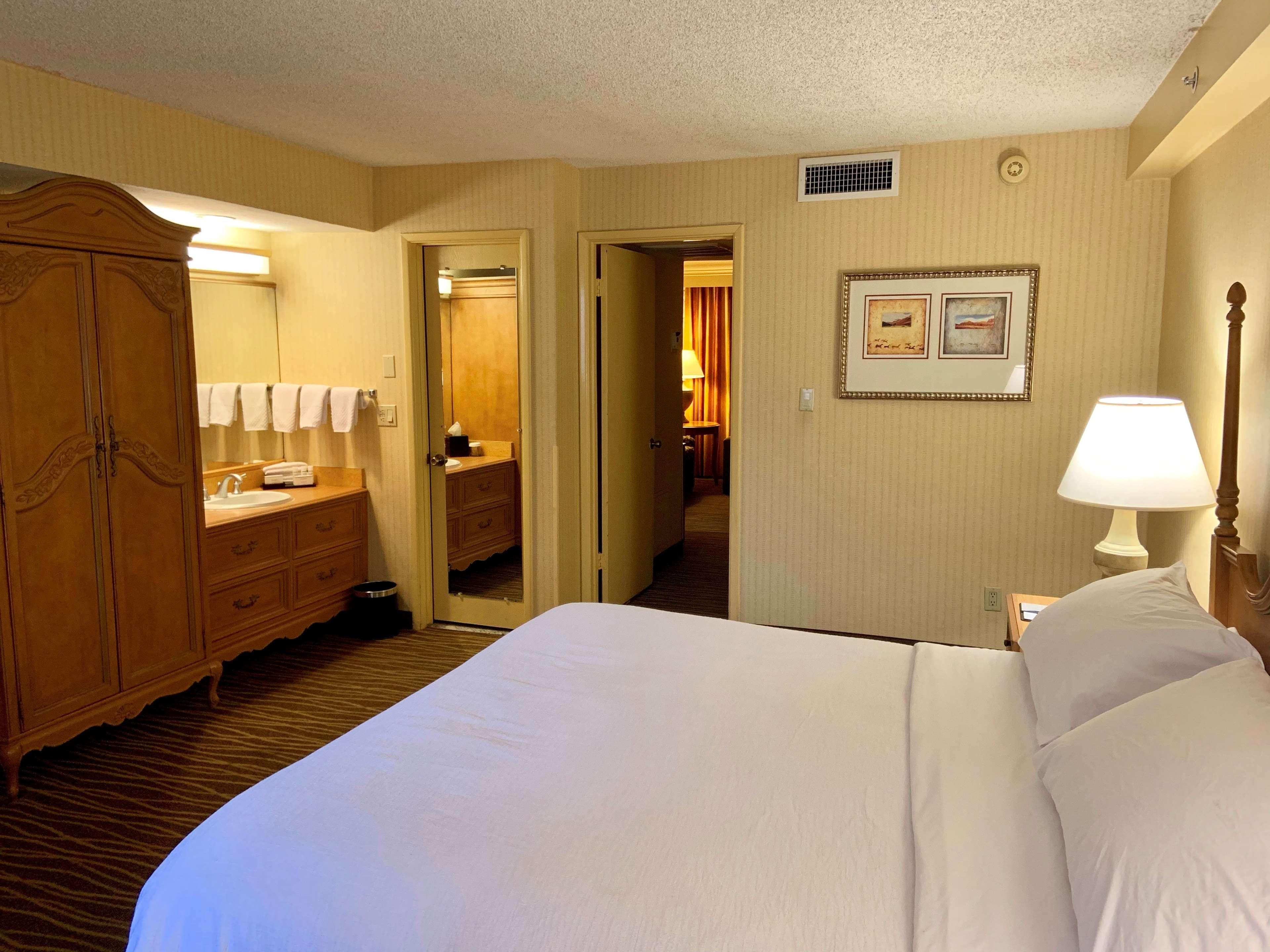 6 Phoenix, Az - Sky Harbor Hotel