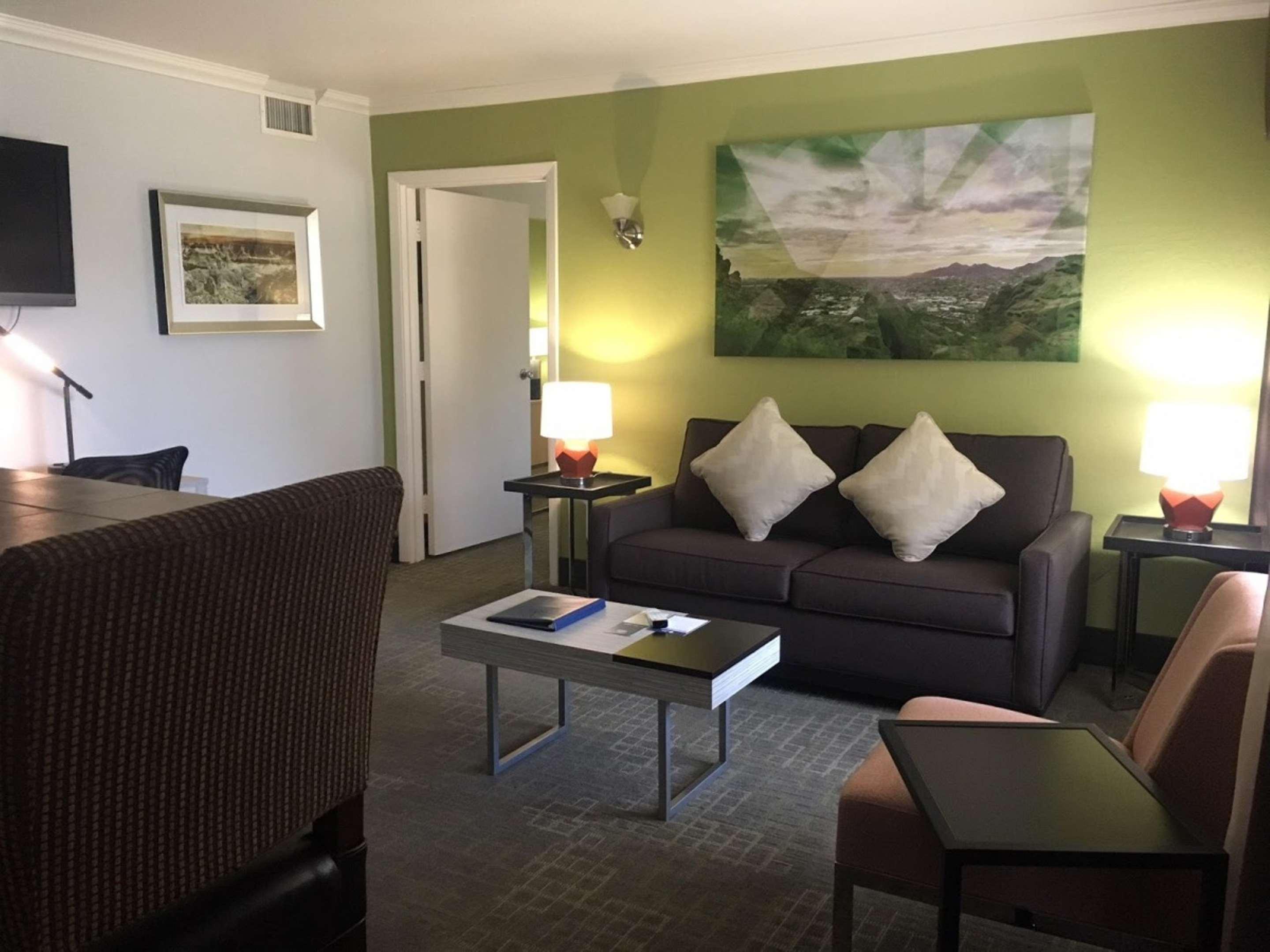 Western Innsuites & Hotel Phoenix