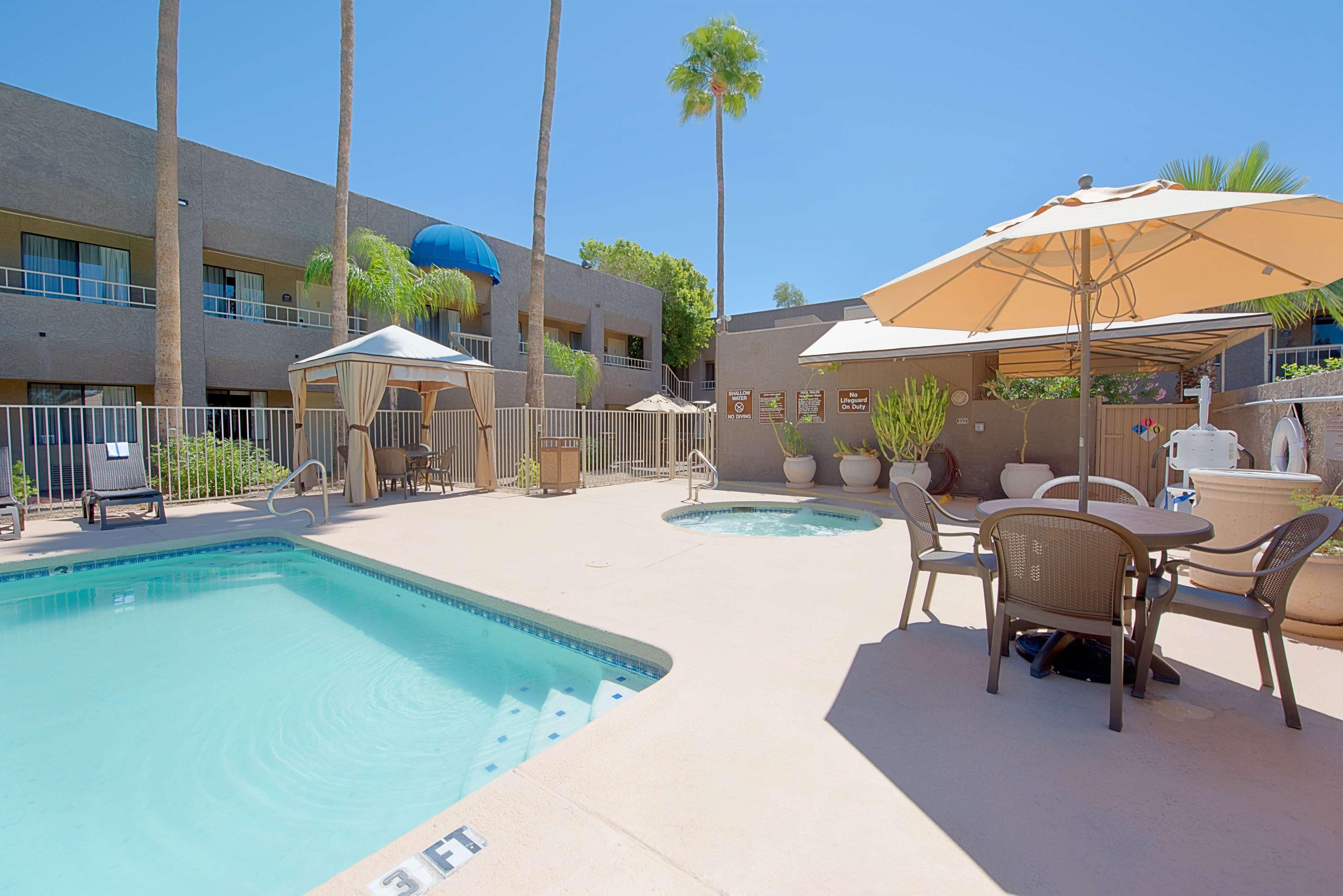 Western Innsuites & Hotel