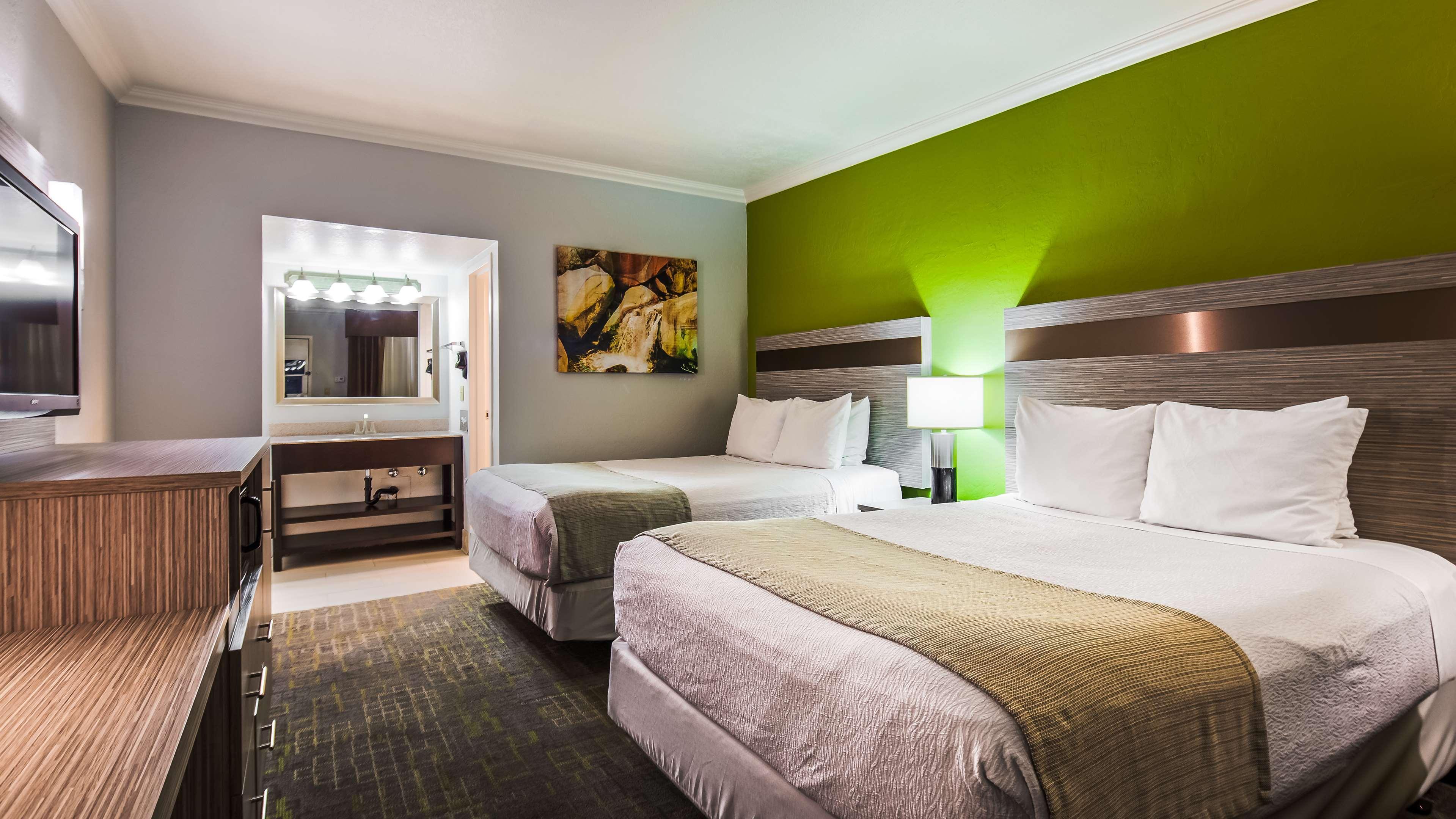 Western Innsuites & Hotel Phoenix