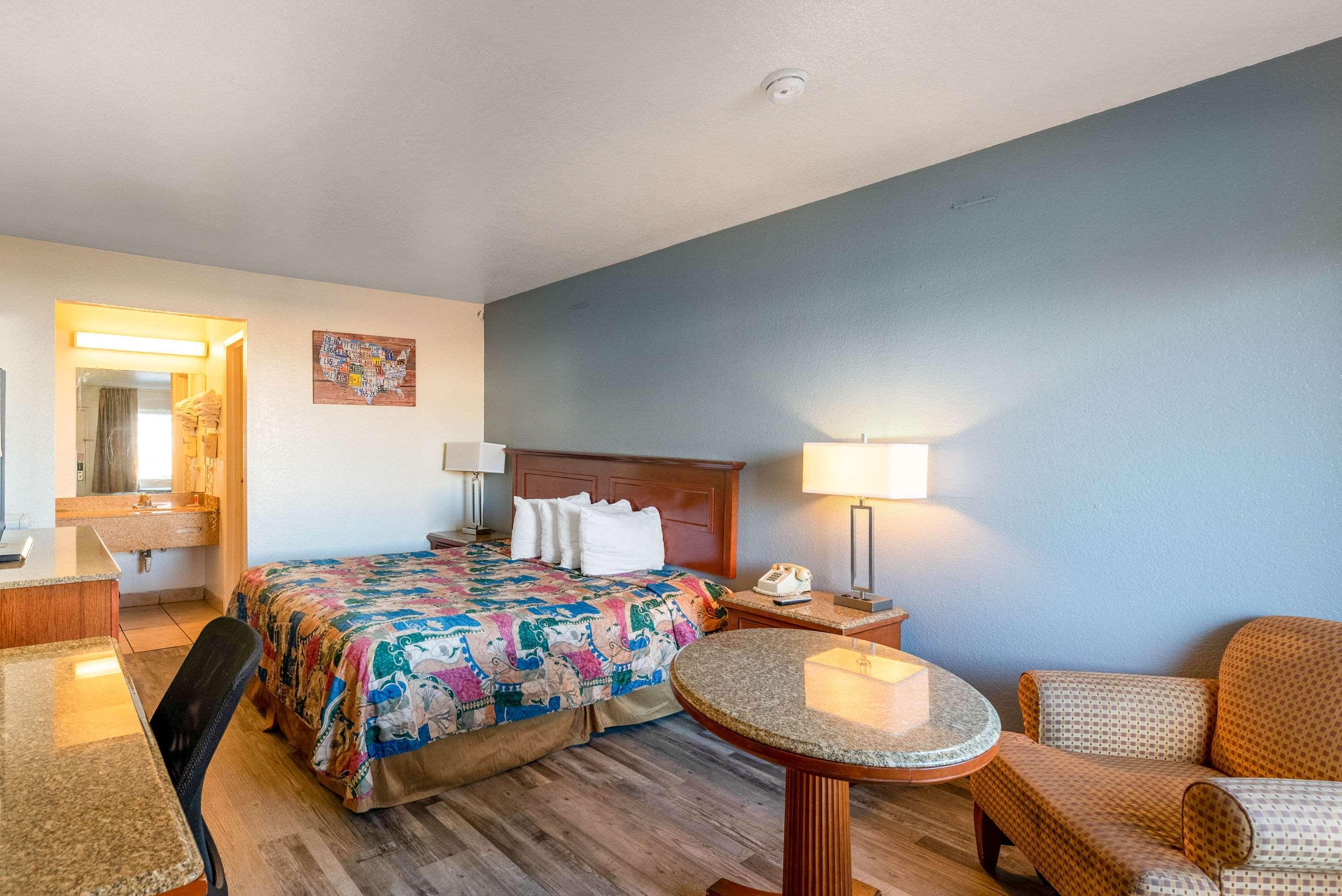 Lodge Econo North I-17 Phoenix