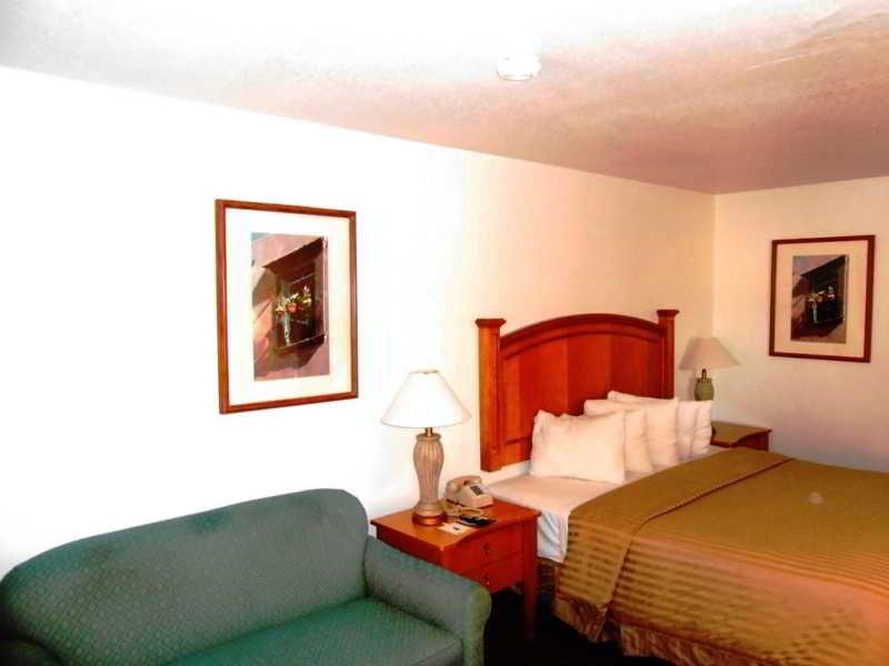 Lodge Econo North I-17