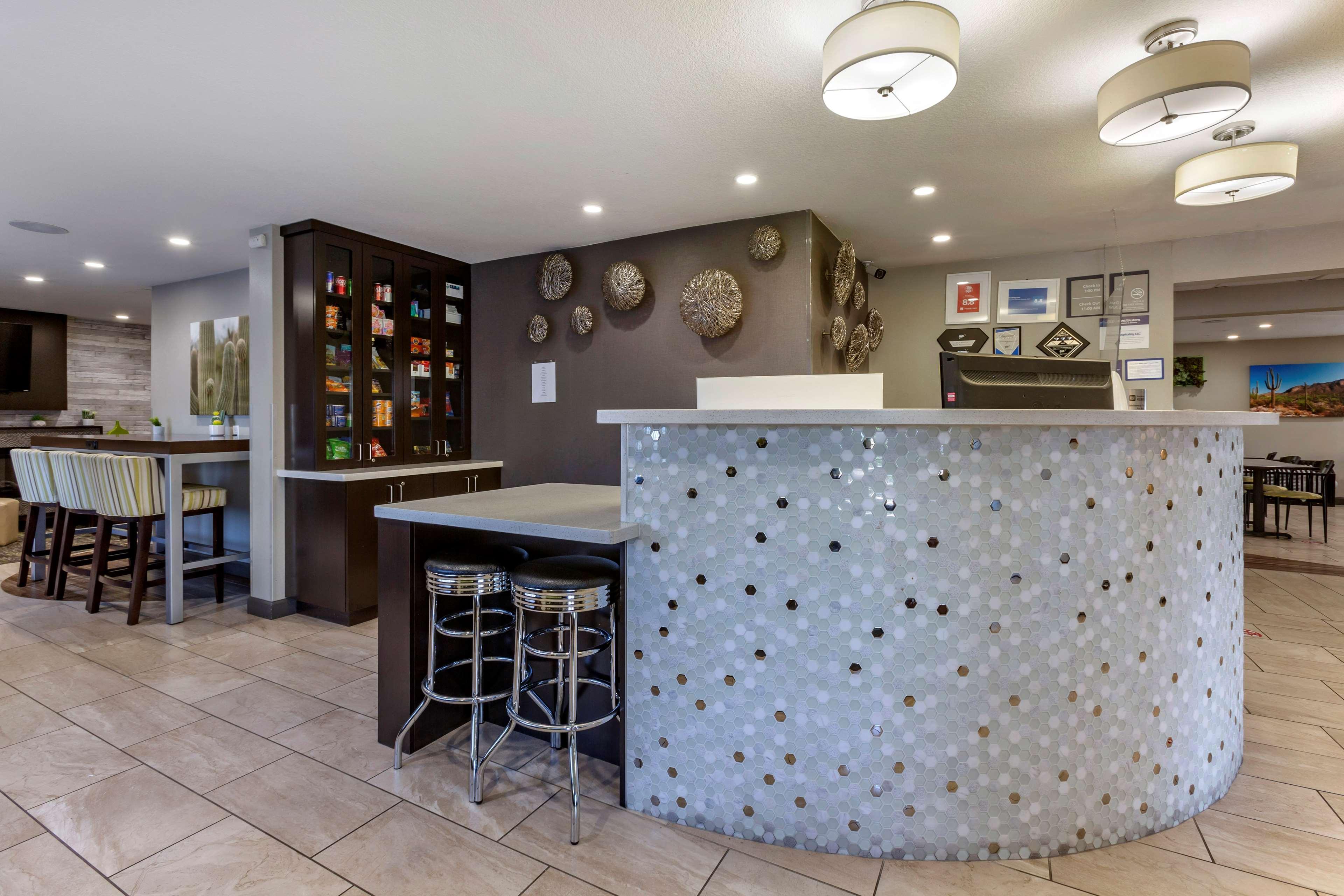 Western North Hotel 3*