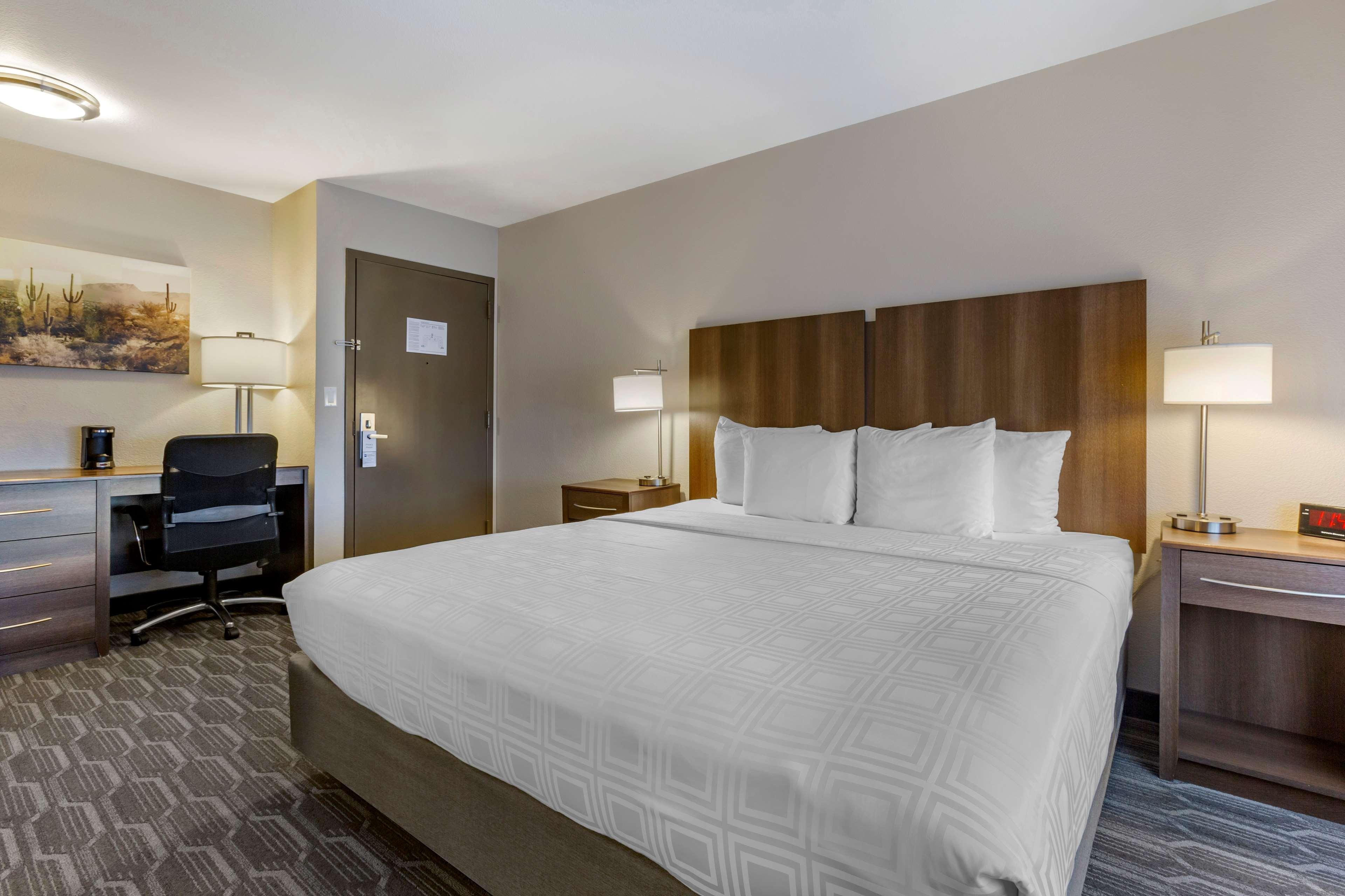 Western North 3* Phoenix