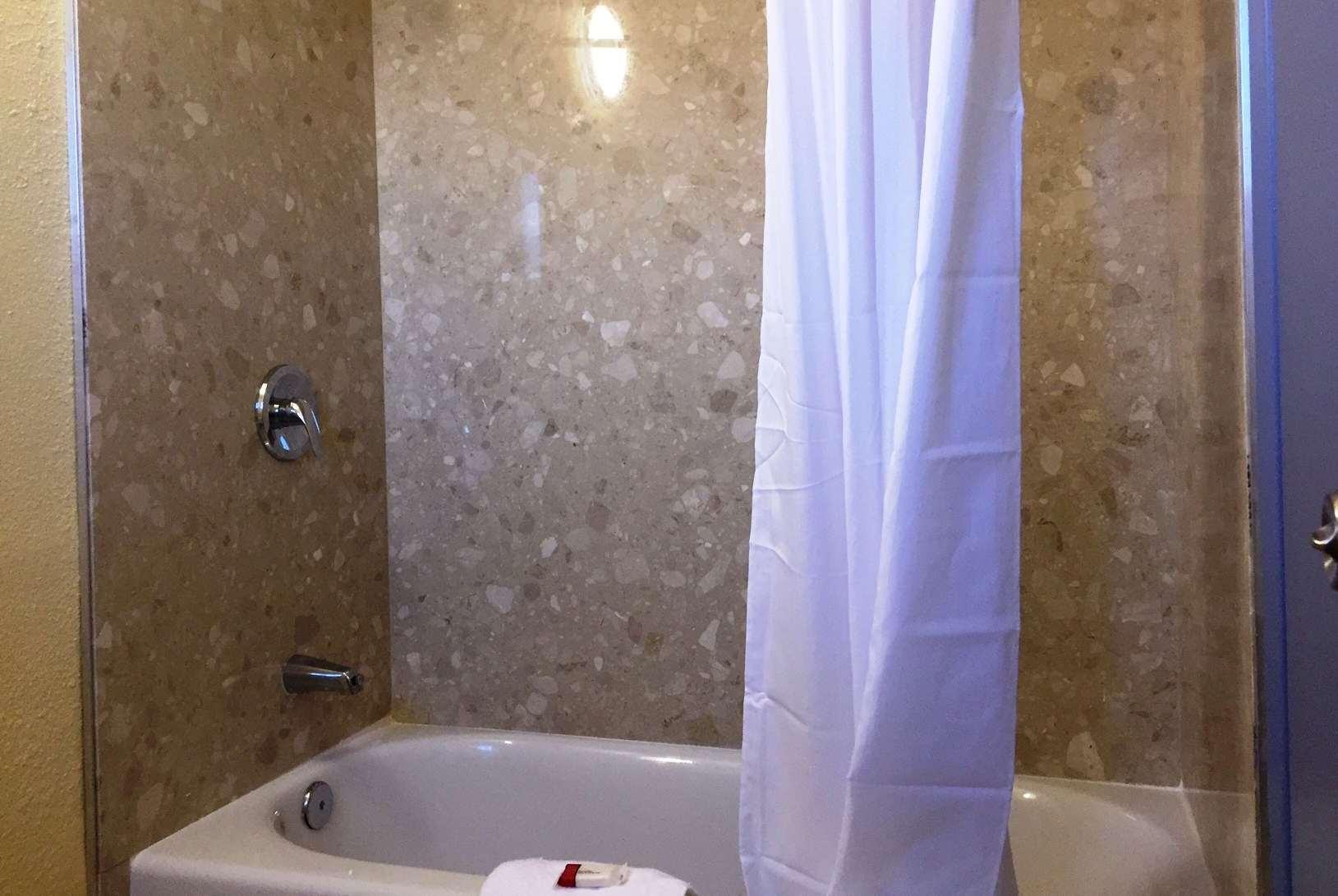 Days By Wyndham Airport - 2* Phoenix