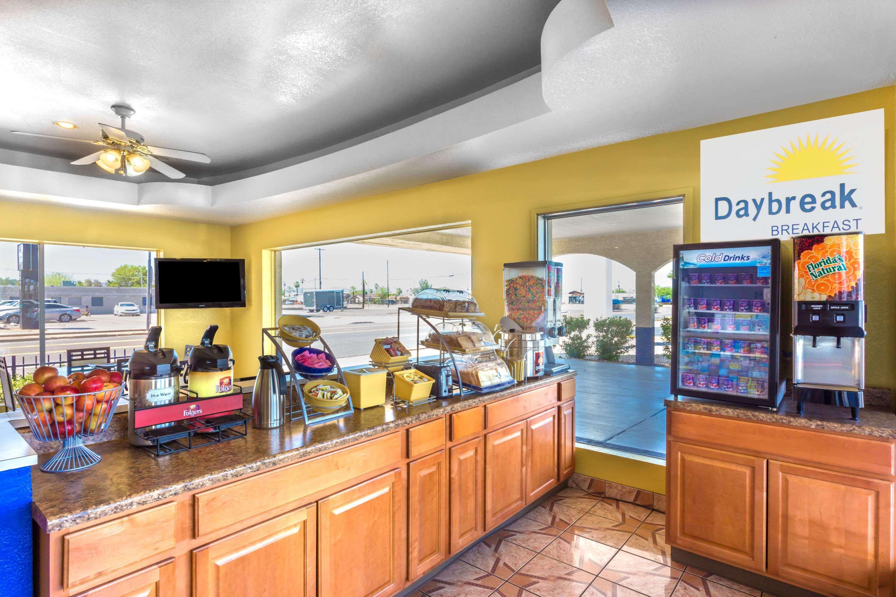 Hotel Days By Wyndham Airport - 2*
