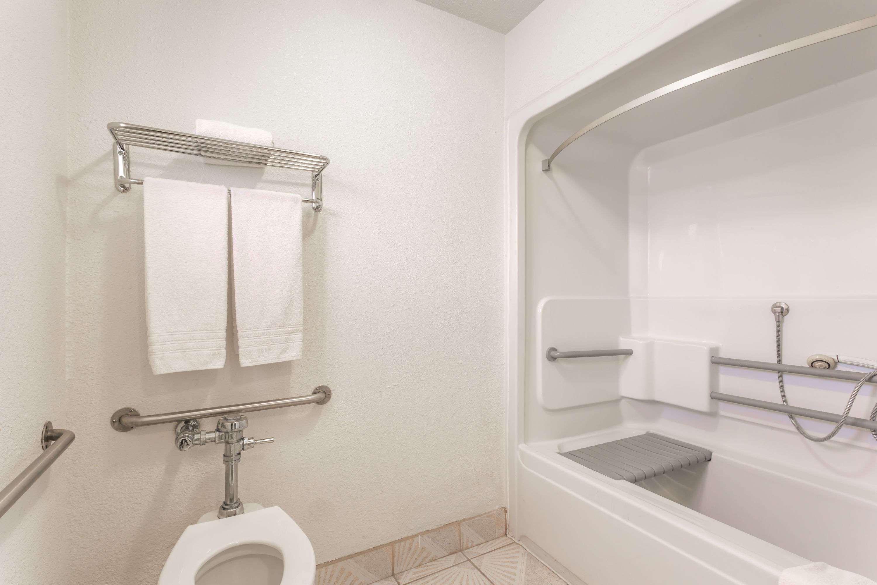 Hotel Days By Wyndham Airport - 2*