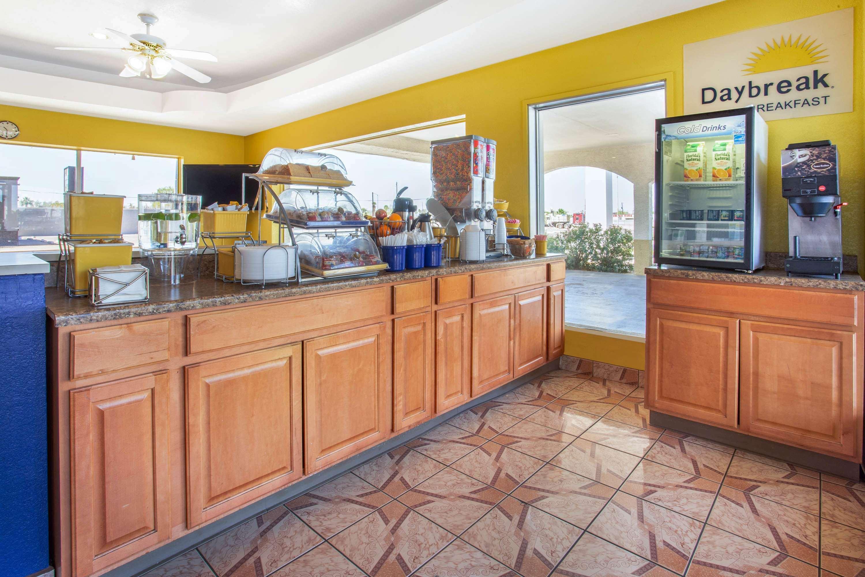 Days By Wyndham Airport - Phoenix