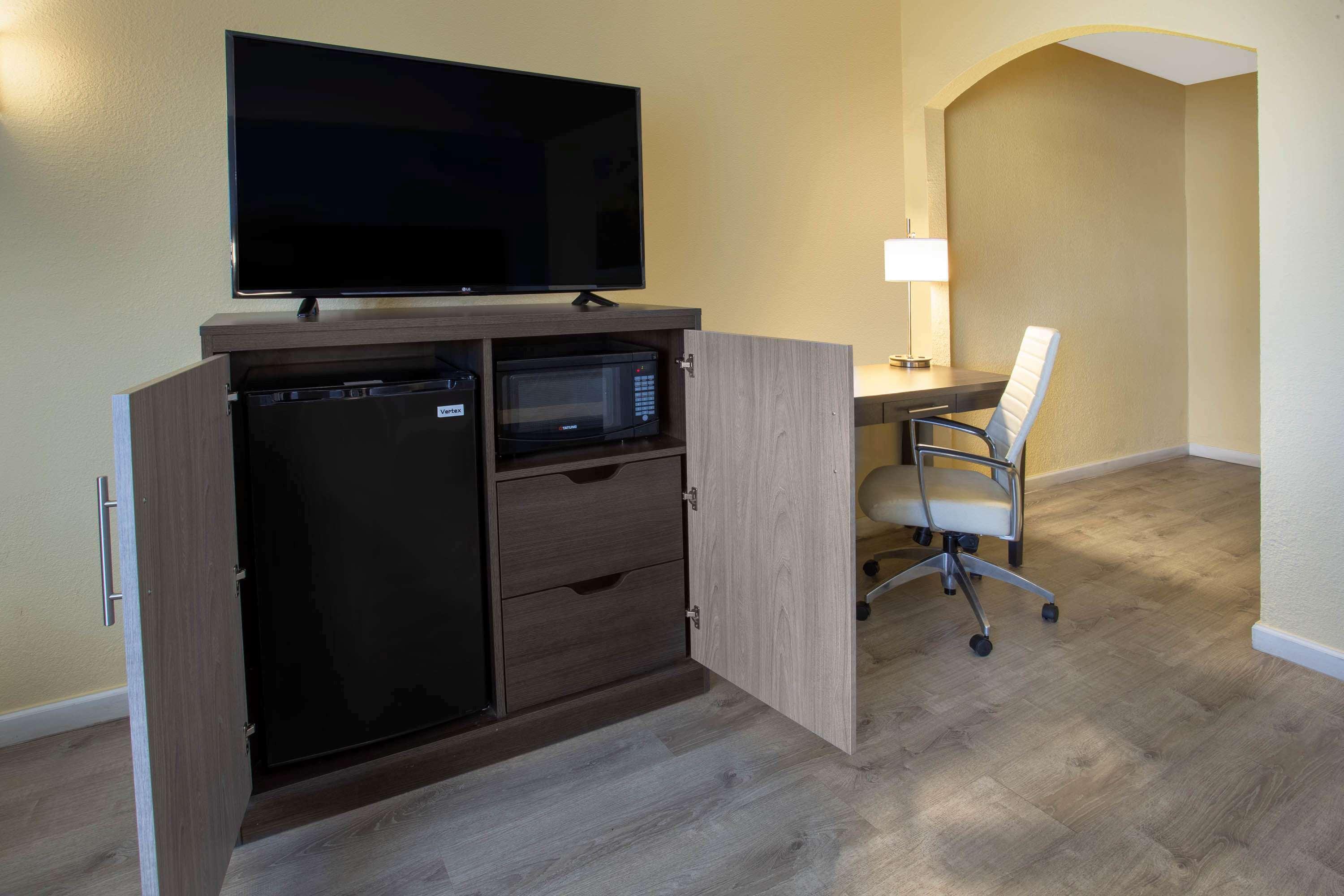 Hotel Days By Wyndham Airport -