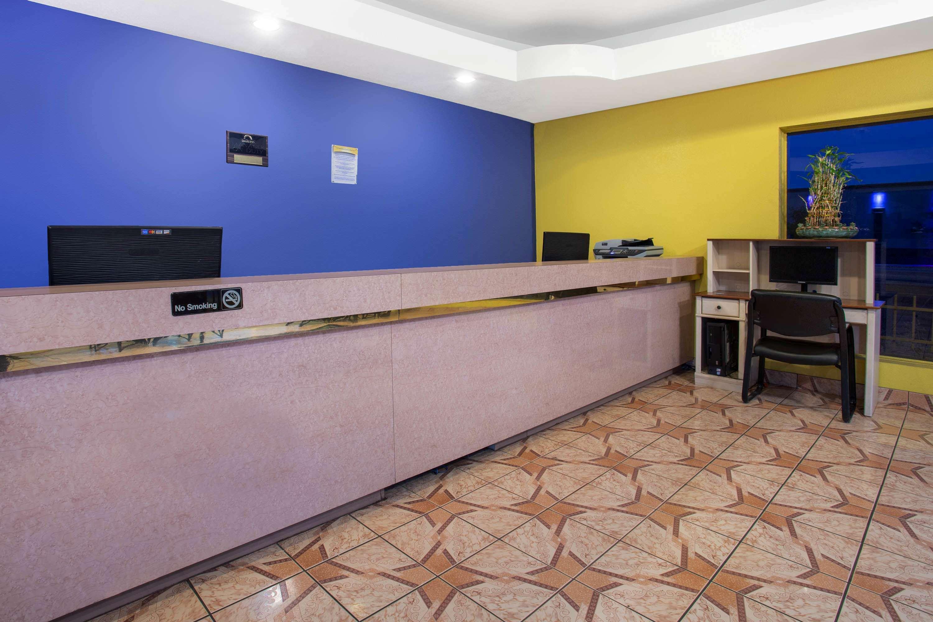 Hotel Days By Wyndham Airport - 2*