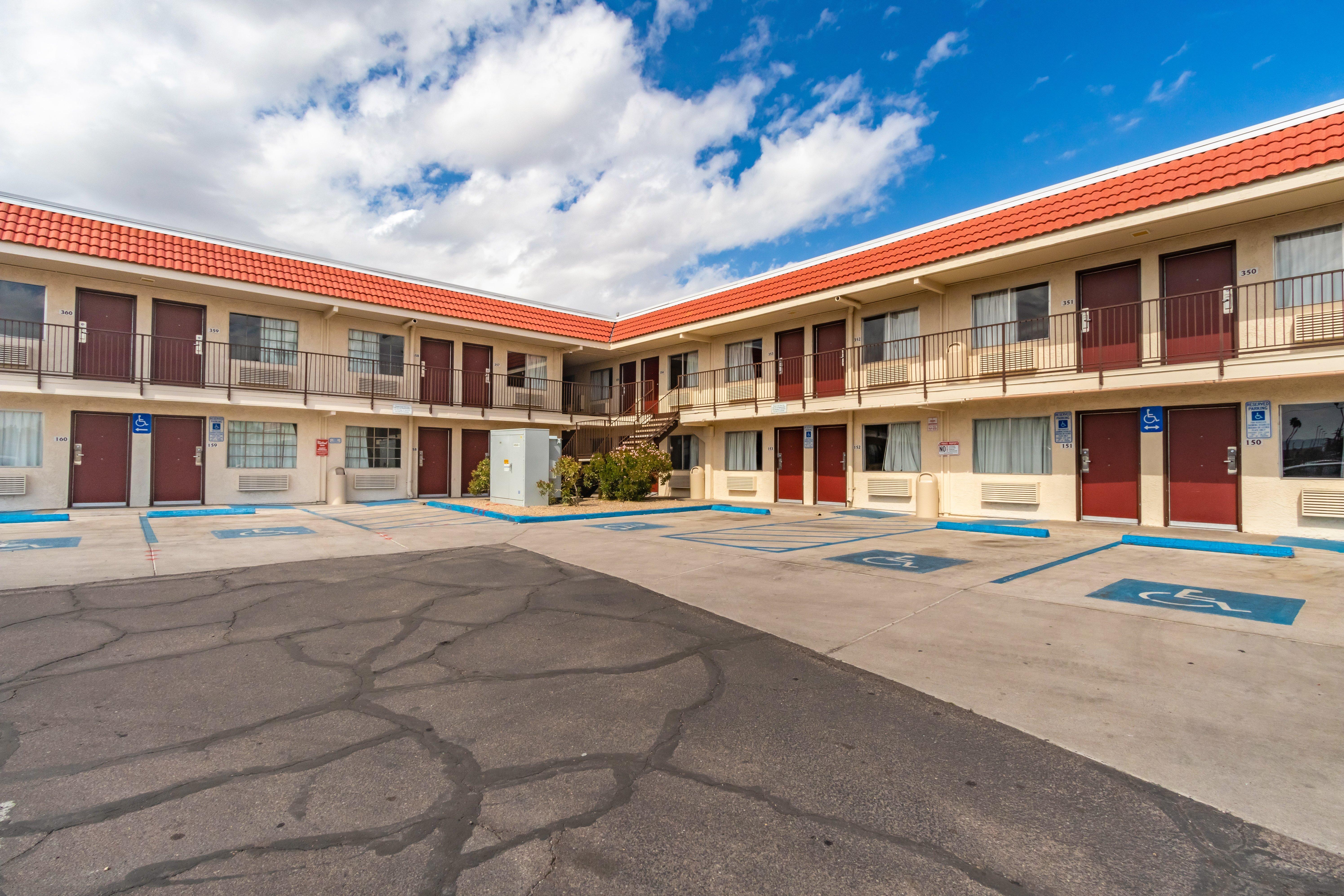 Red Roof Phoenix- Midtown Inn 2*