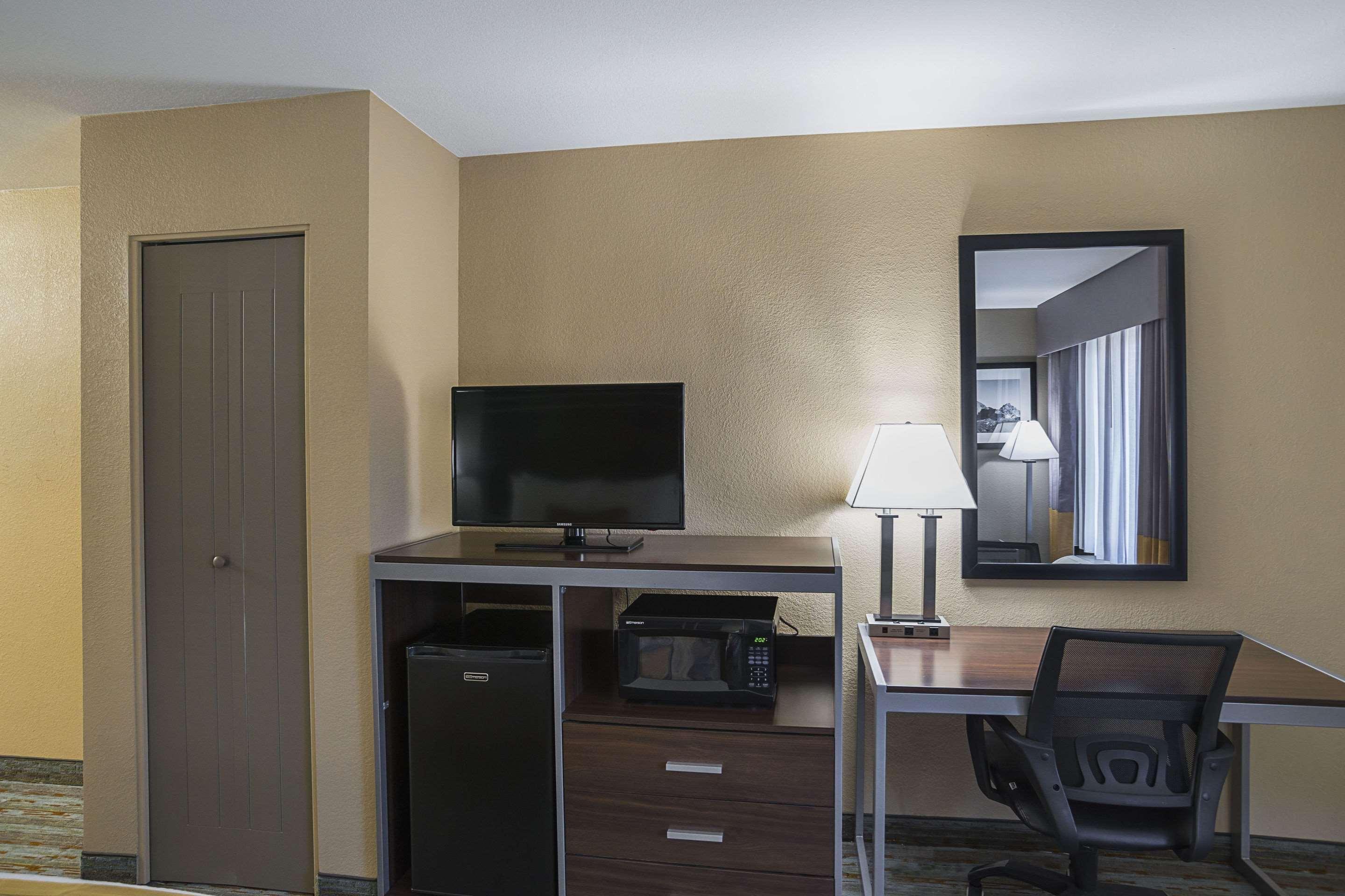 Quality North I-17 Hotel 3*