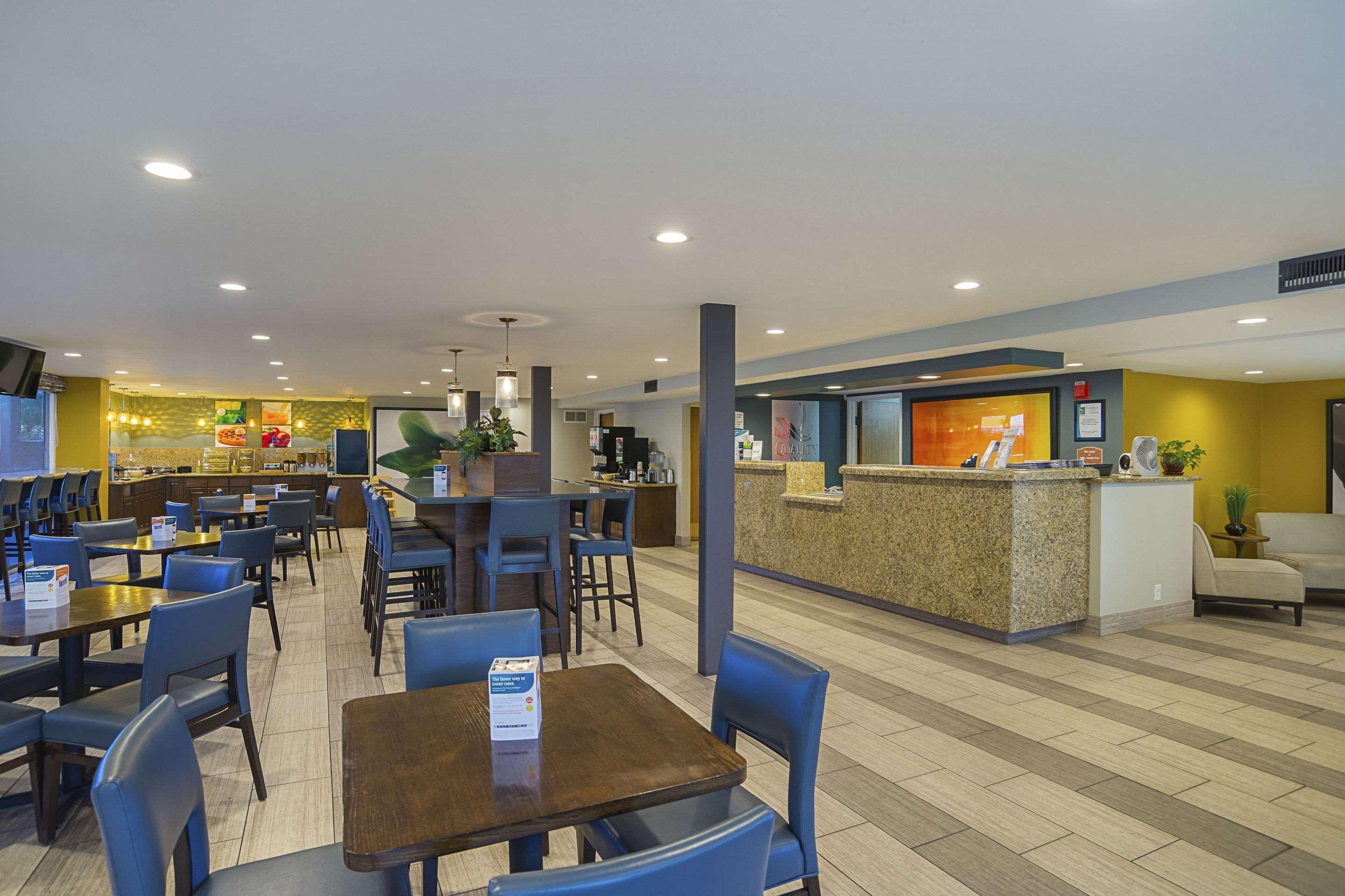 Quality North I-17 Hotel 3*