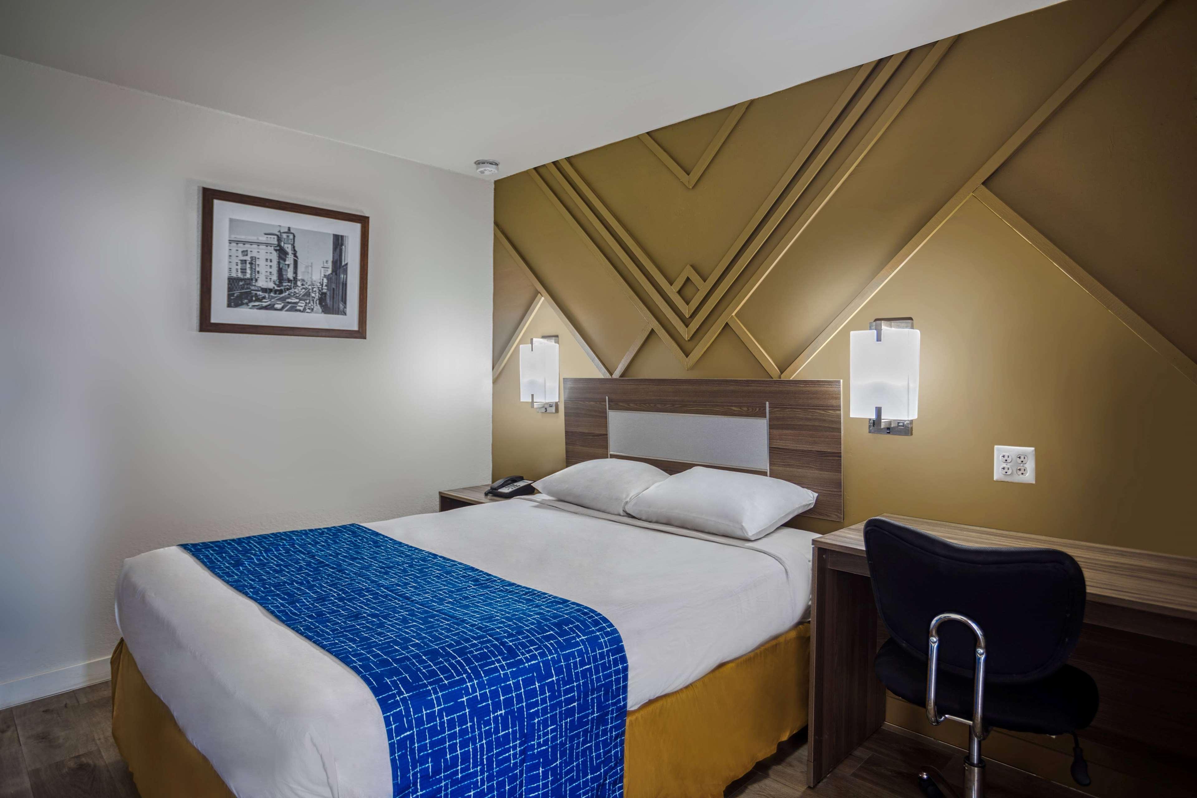 Motel Center Downtown 2*