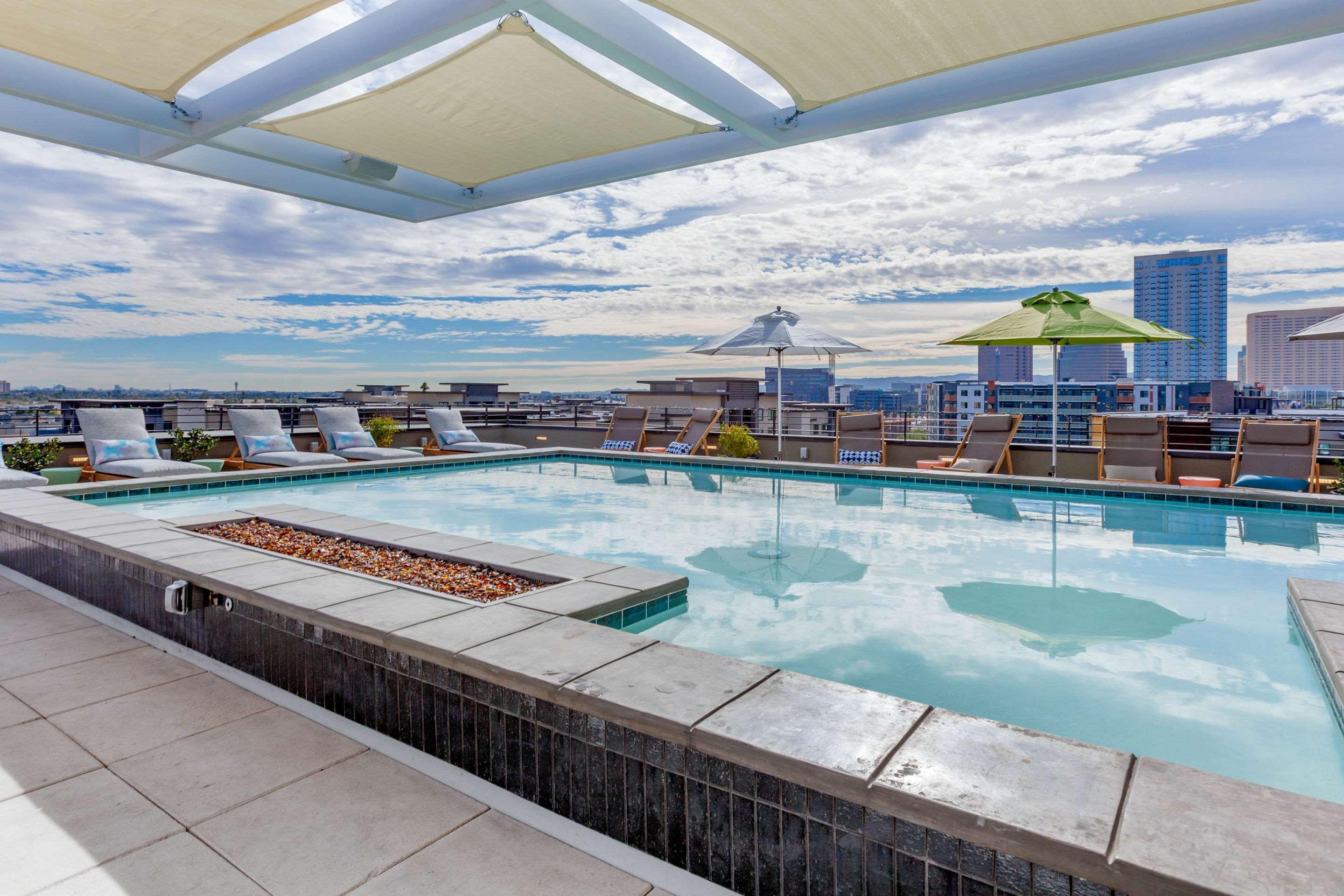 Cambria Downtown Convention & Airport Hotel 3*