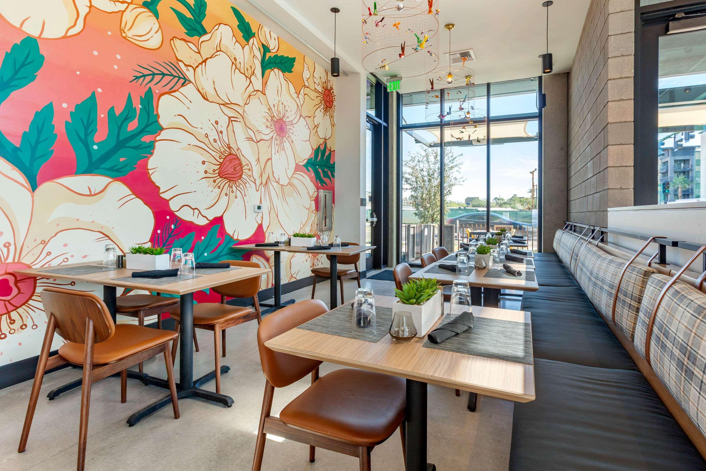 Cambria Downtown Convention & Airport Hotel