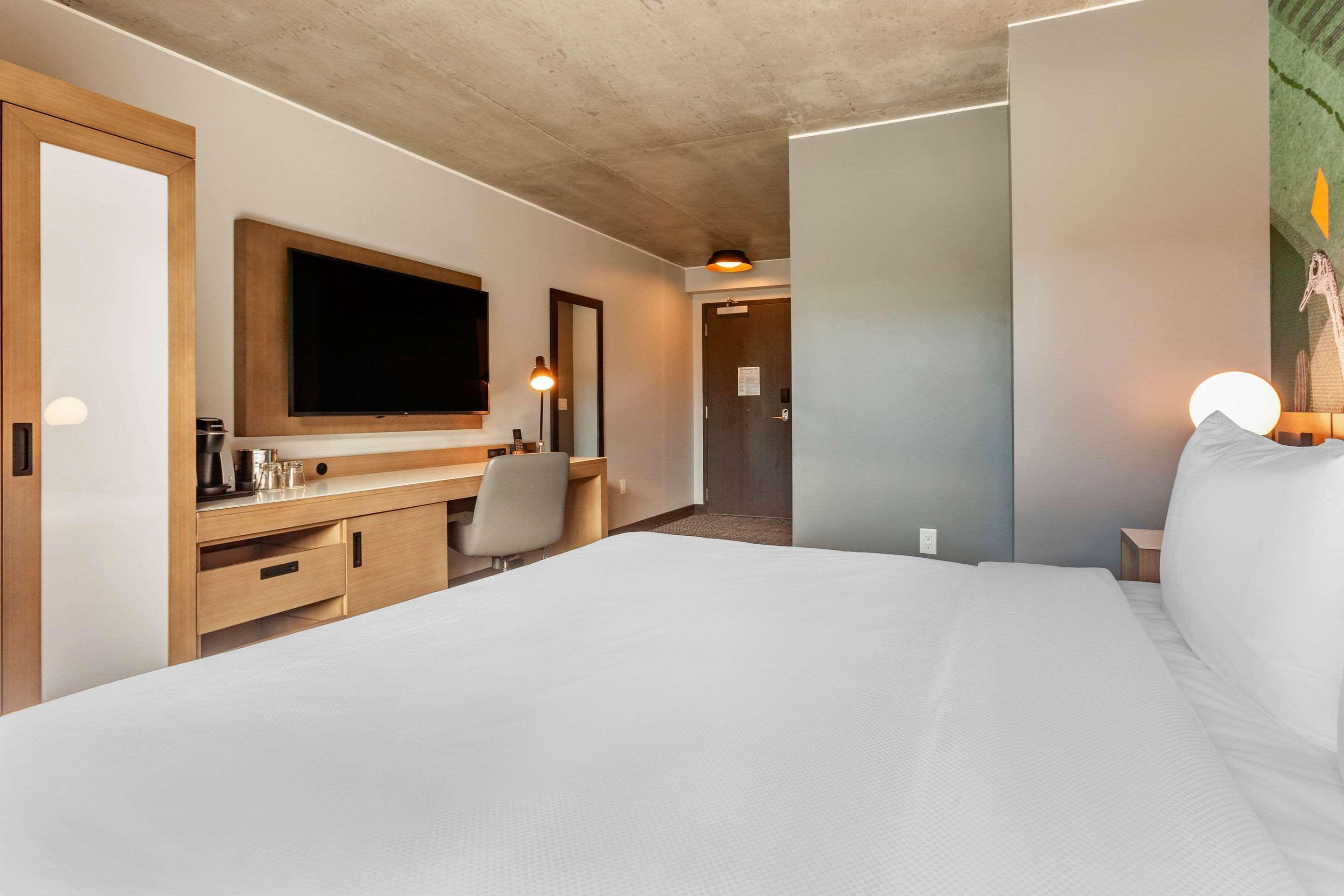 Cambria Downtown Convention & Airport 3*