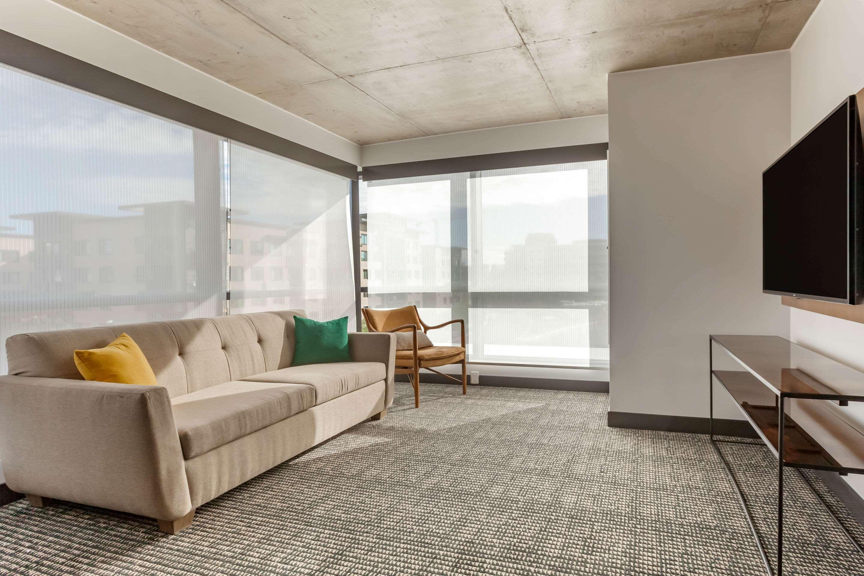 Cambria Downtown Convention & Airport 3*