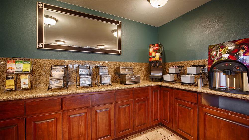 Quality North I-17 Hotel 3*