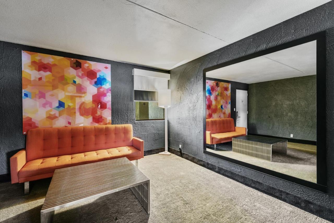 Hotel Clarendon 209 *