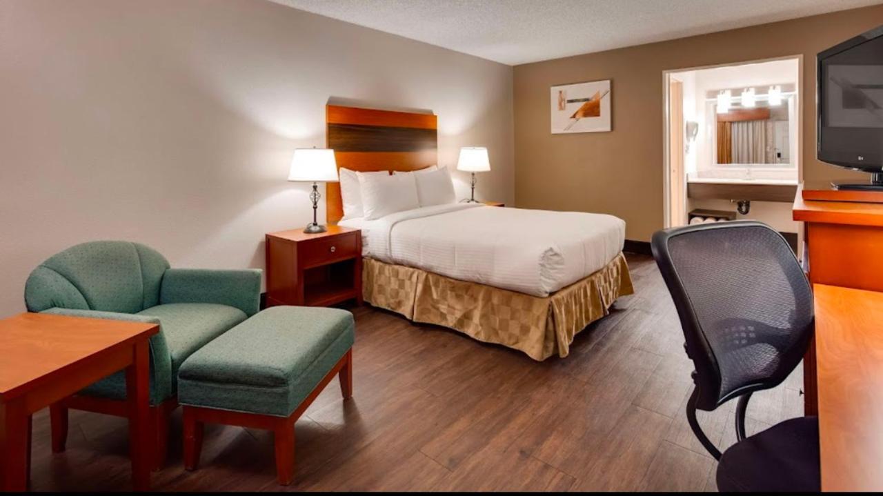 Hotel Extend -a- Suites Airport *