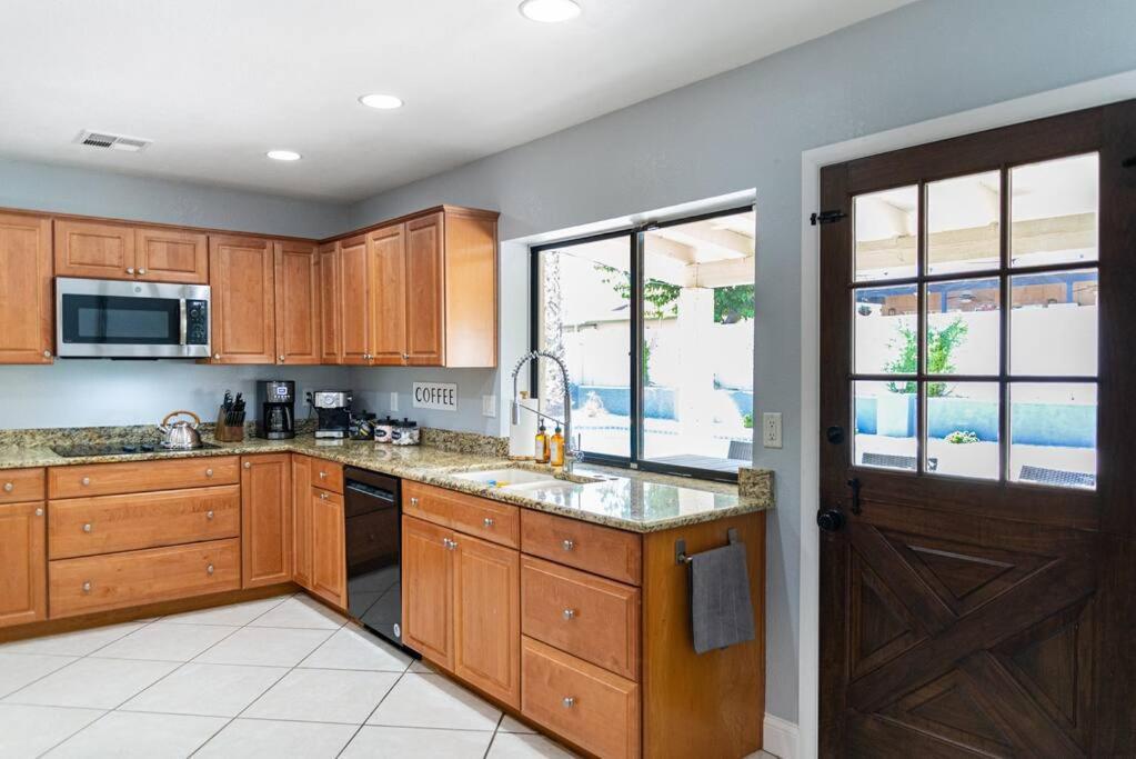 Sunnyside Of Life Retreat: Serene 5 Bedroom With Pool *