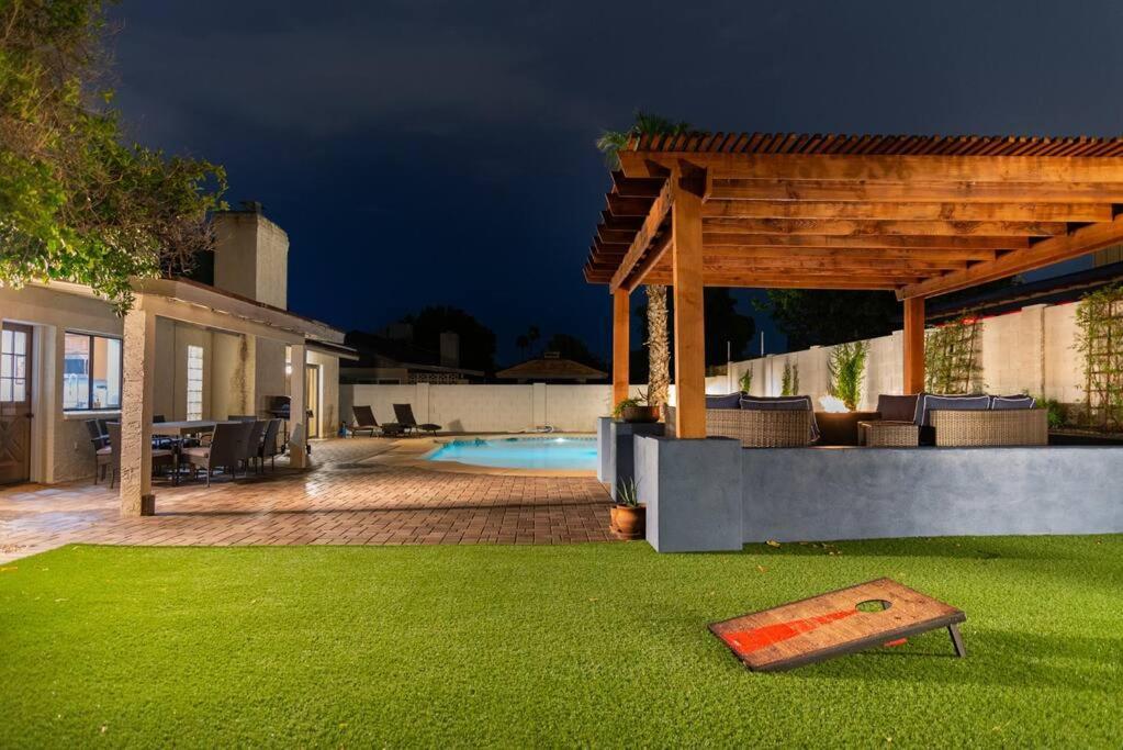 Sunnyside Of Life Retreat: Serene 5 Bedroom With Pool Phoenix