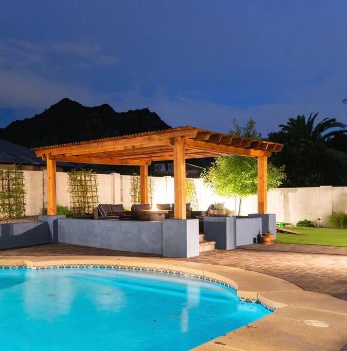 Casa de férias Sunnyside Of Life Retreat: Serene 5 Bedroom With Pool *