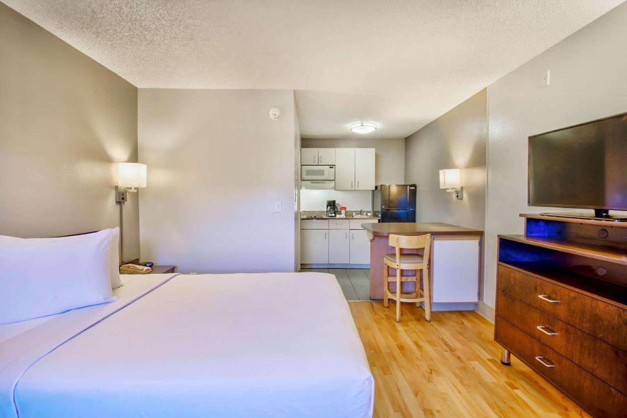 Hotel 6-phoenix, Az - Deer Valley