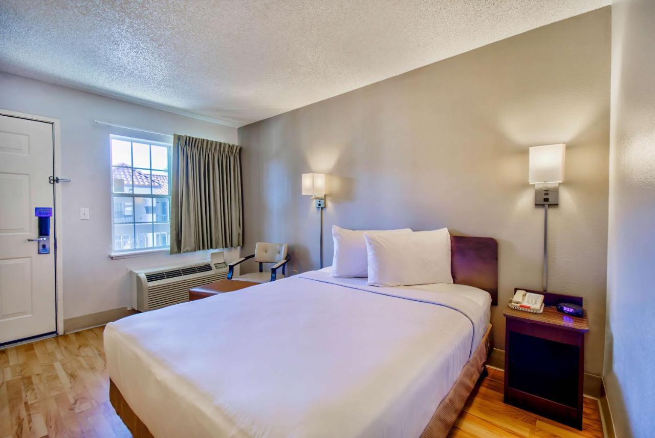 Hotel 6-phoenix, Az - Deer Valley Phoenix