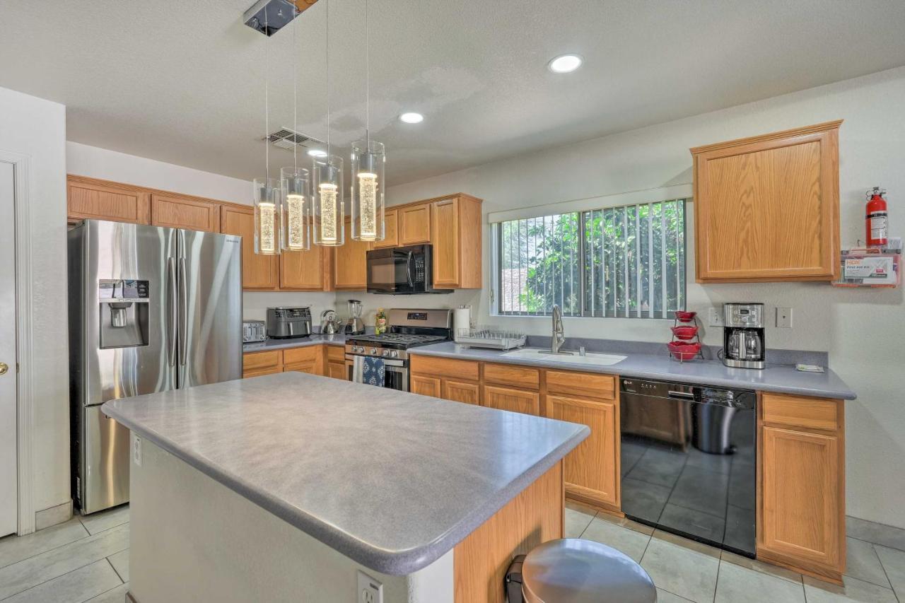 Holiday home With Patio, 2 Mi To State Farm Stadium