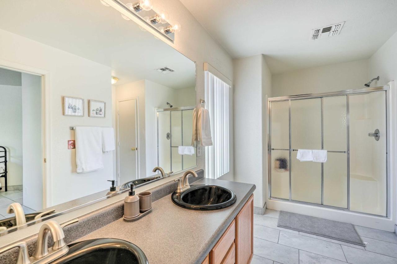 With Patio, 2 Mi To State Farm Stadium Holiday home Phoenix