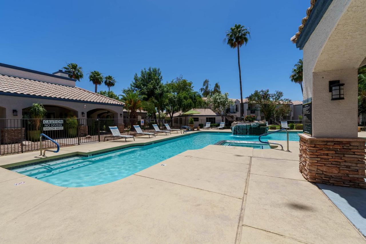 Chic 2br At Lookout Mountain By Gia Phoenix