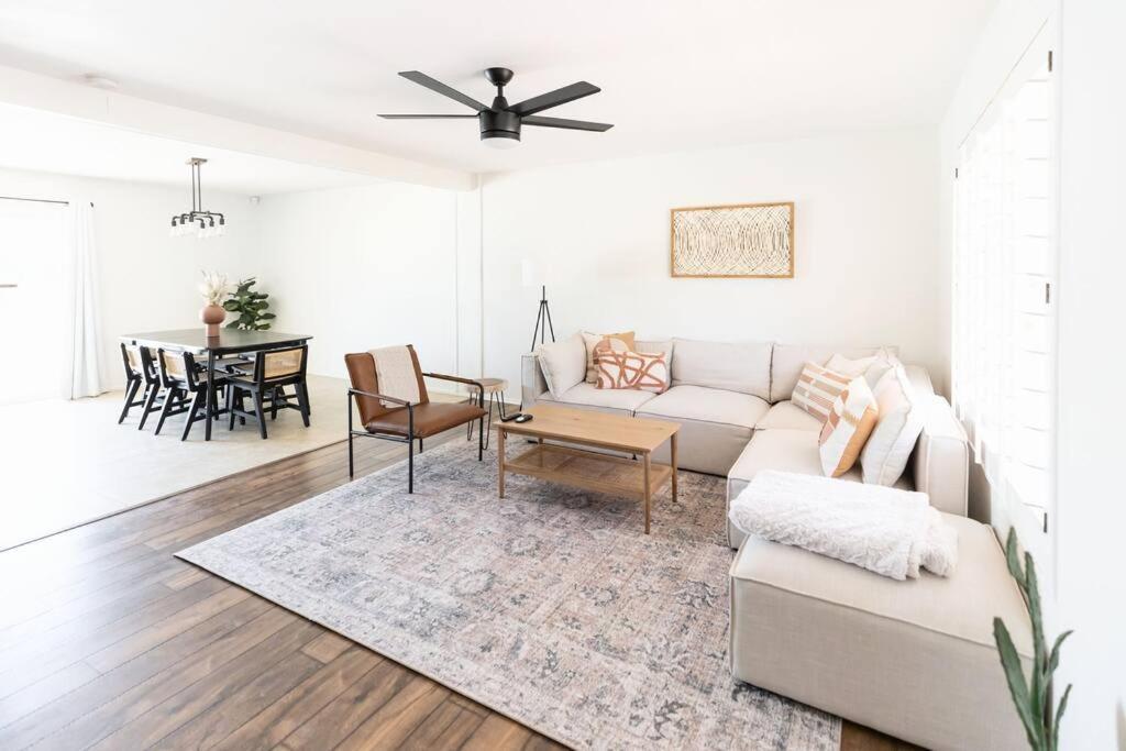 New! Scottsdale/phx Retreat, Heated Pool, Hot Tub Casa de férias Phoenix
