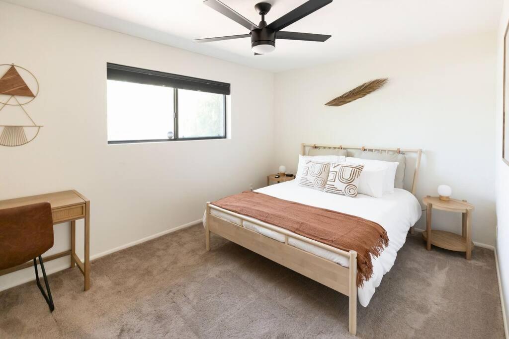 Casa de férias New! Scottsdale/phx Retreat, Heated Pool, Hot Tub Phoenix