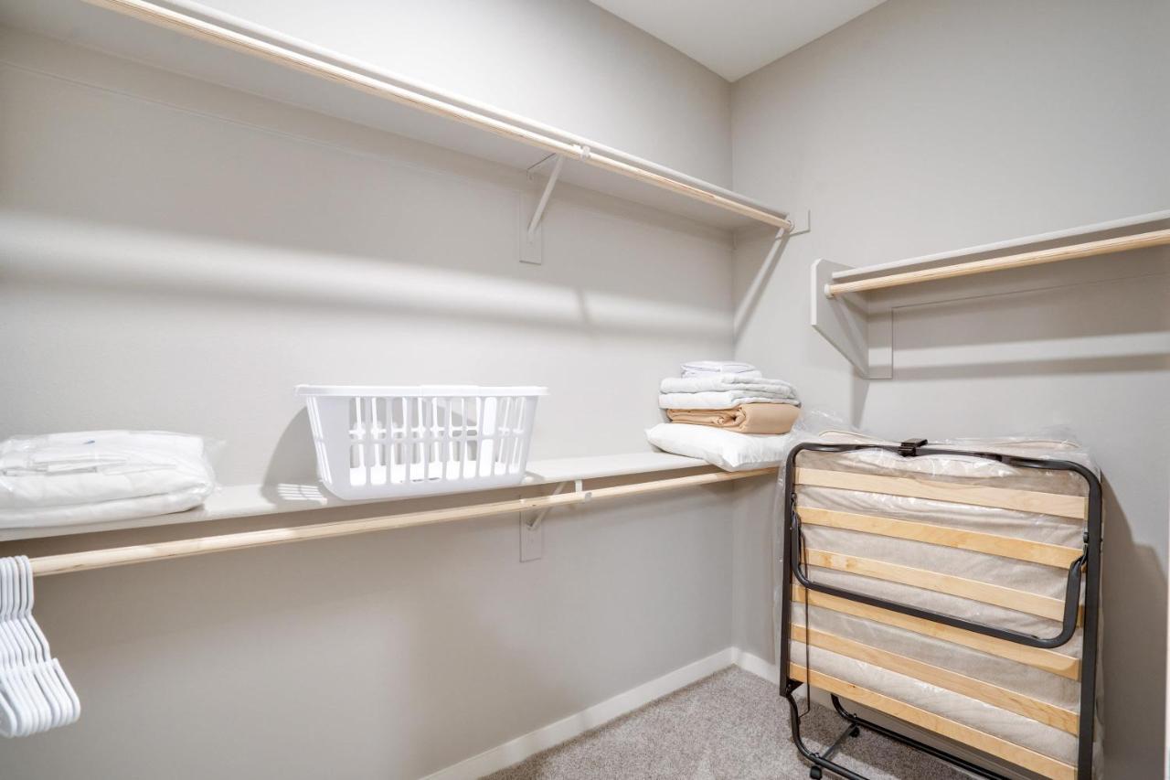 Gia Modern 2br With Swimming Pool Apartment Phoenix