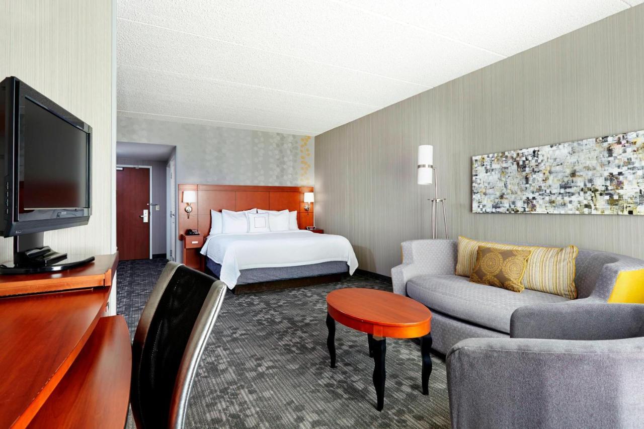 Hotel Courtyard North / Happy Valley