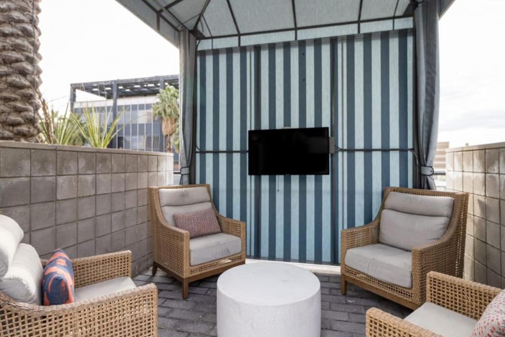 Apartamento Luxurious Poolside Oasis Heart Of Midtown! *