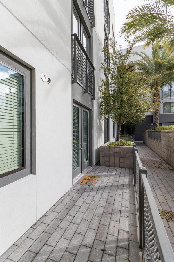 Luxurious Poolside Oasis Heart Of Midtown! *