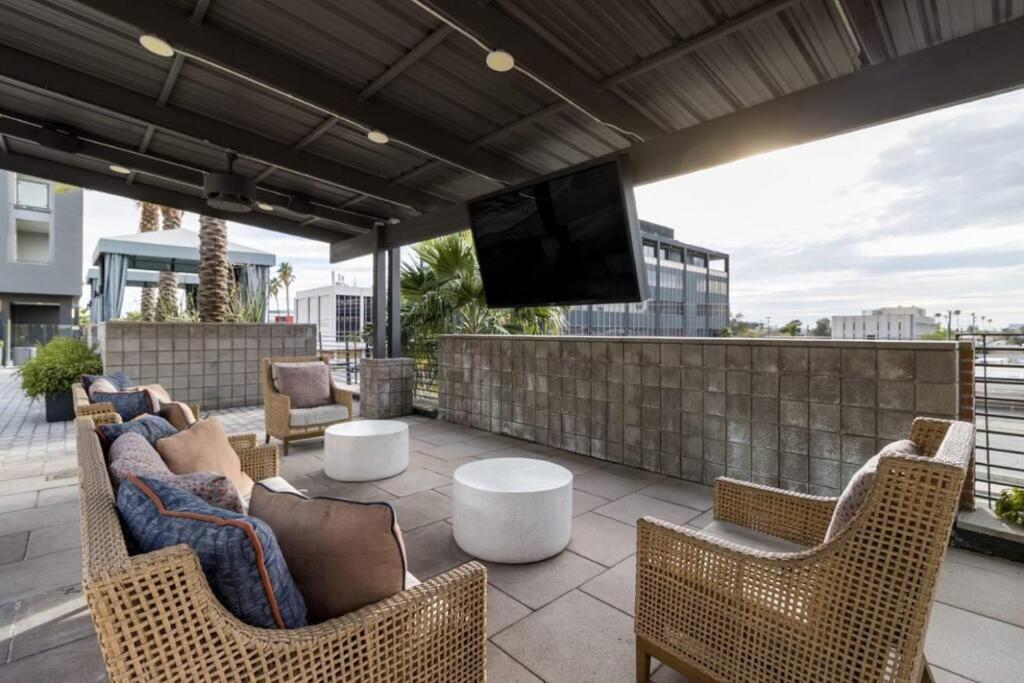 Luxurious Poolside Oasis Heart Of Midtown! Phoenix