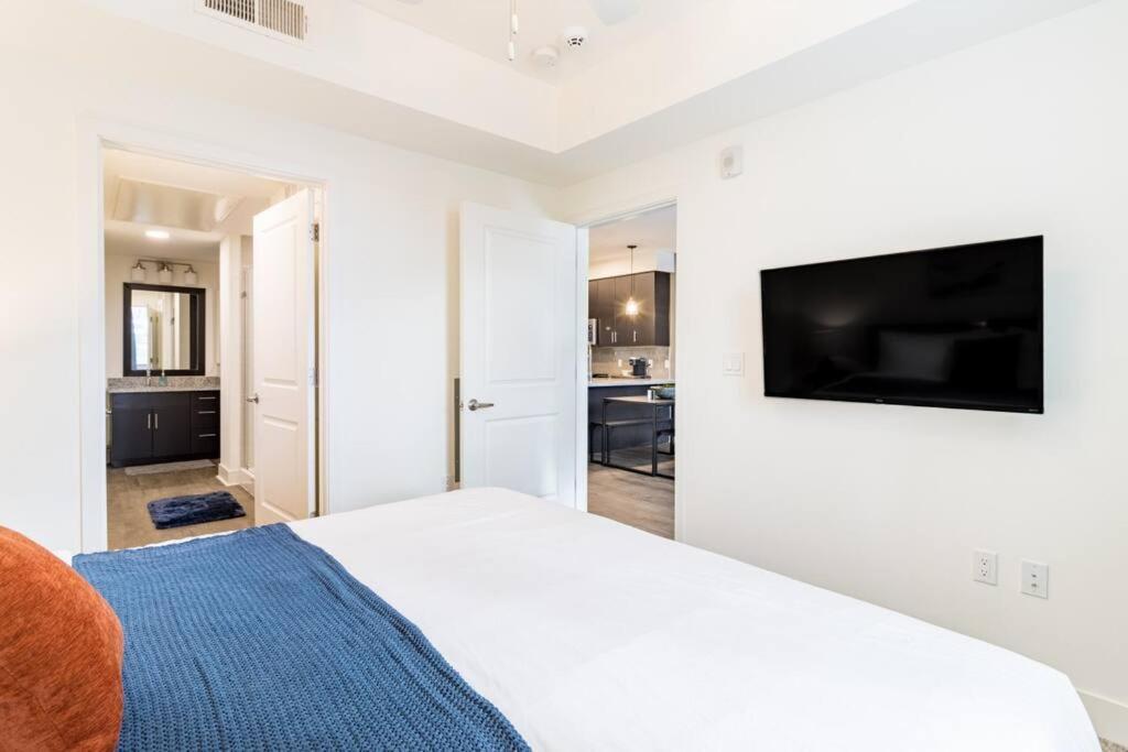 Apartamento Luxurious Poolside Oasis Heart Of Midtown!