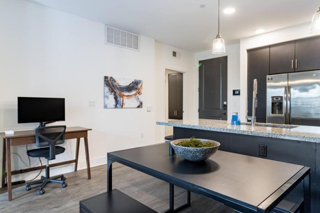 Luxurious Poolside Oasis Heart Of Midtown! Phoenix